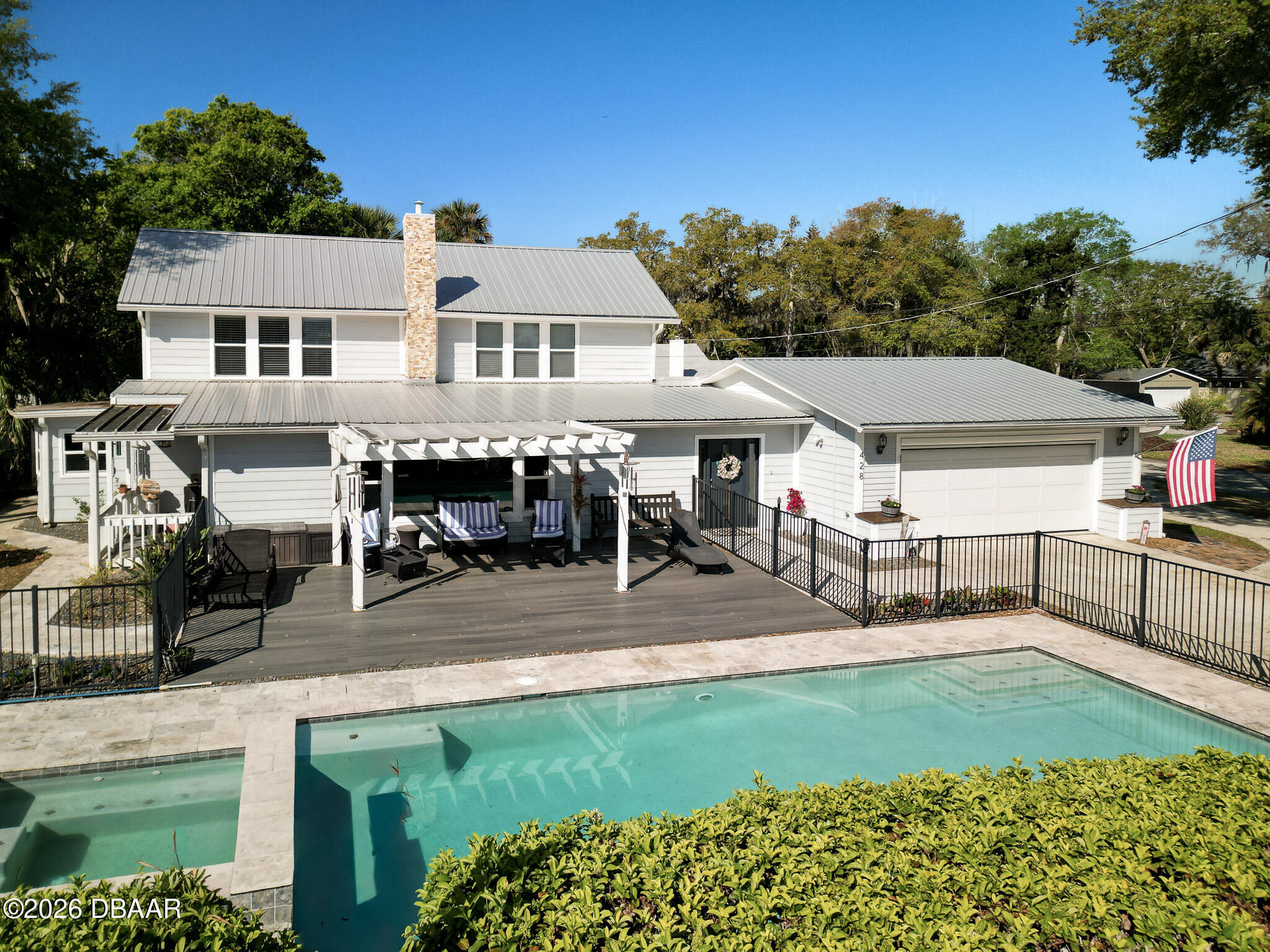 428 N Riverside Drive