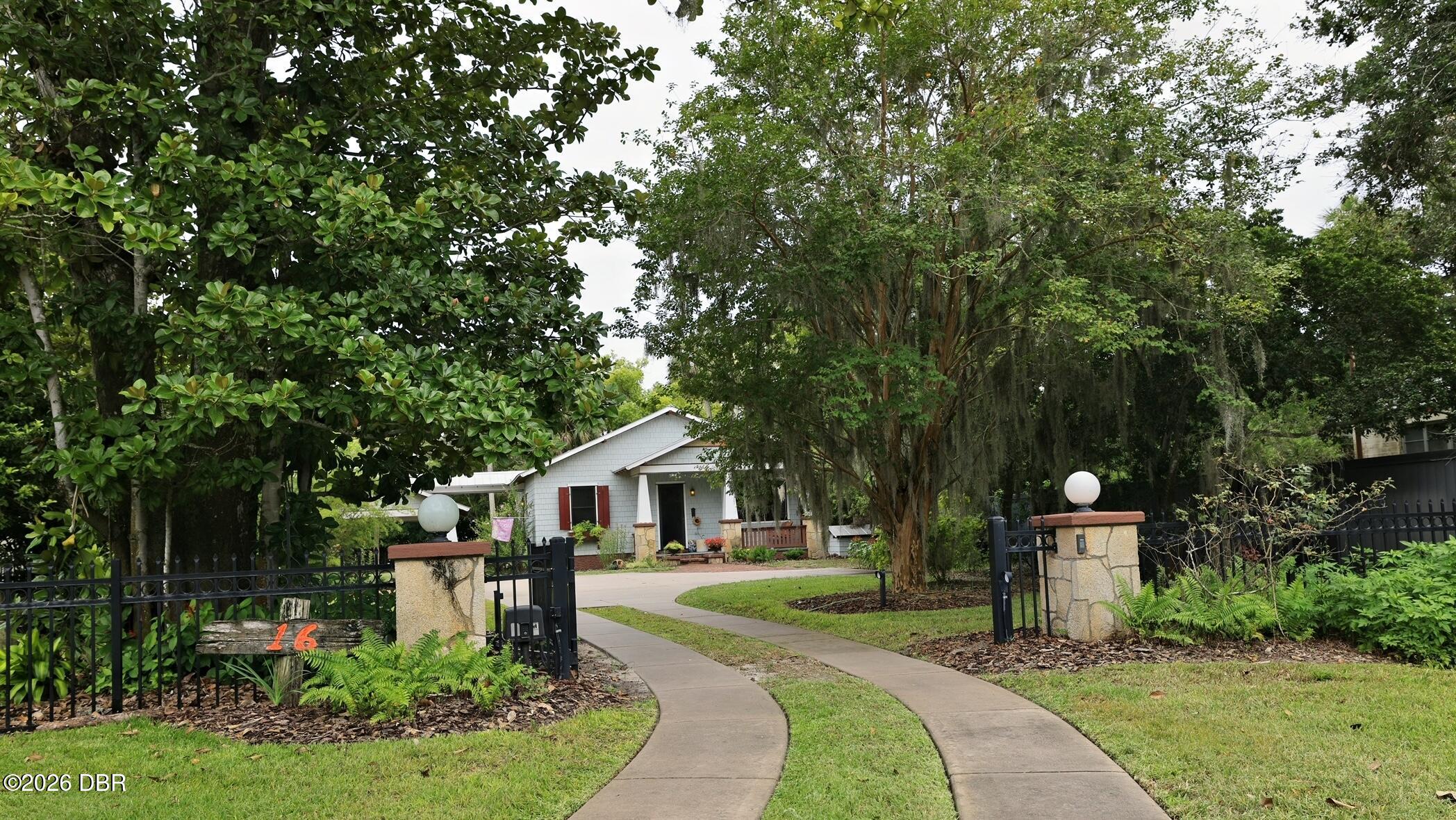 16 Hernandez Avenue