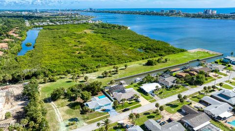 A home in South Daytona