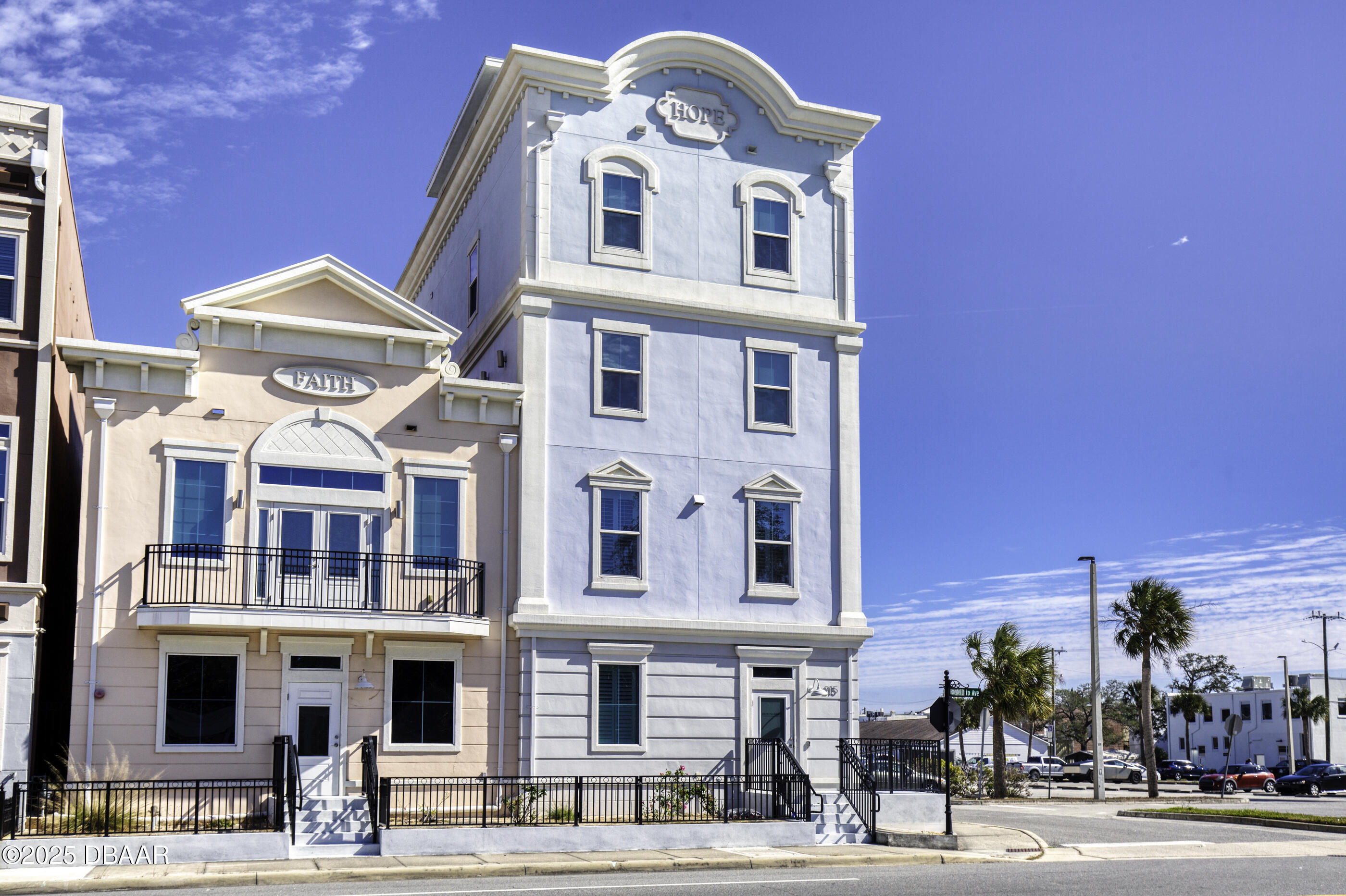 215 S Palmetto Avenue