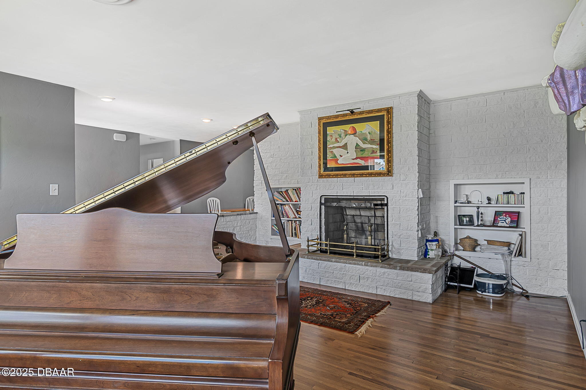 37 Sunset Boulevard