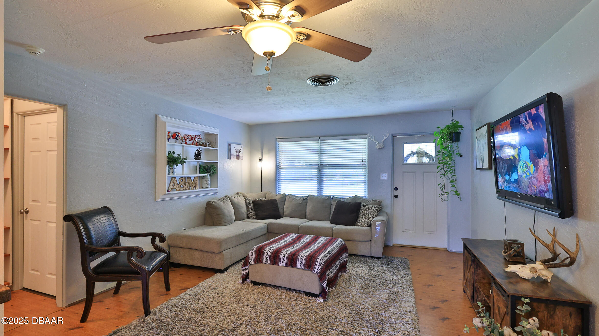 11 Swan Avenue