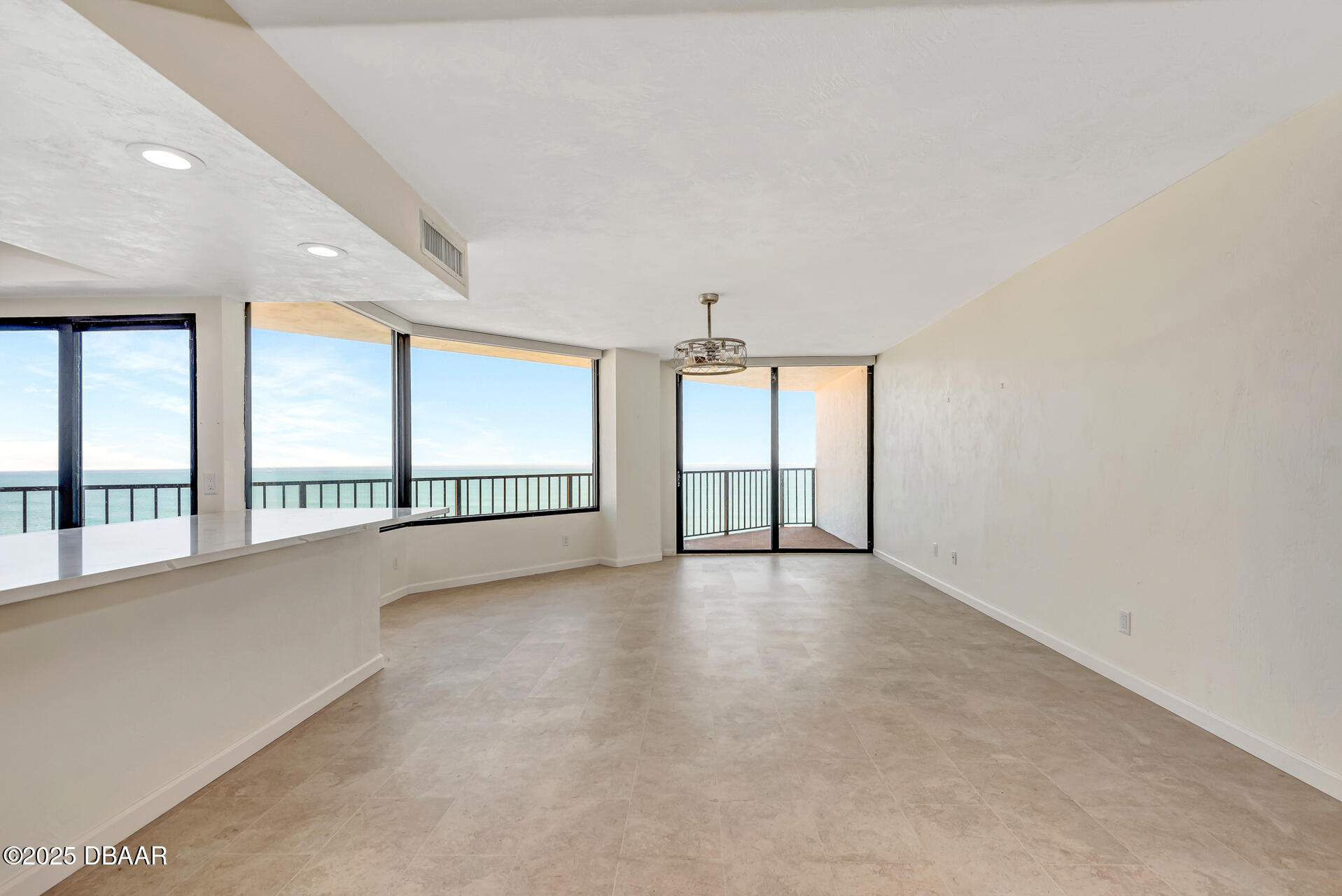 2425 S Atlantic Avenue 1201B
