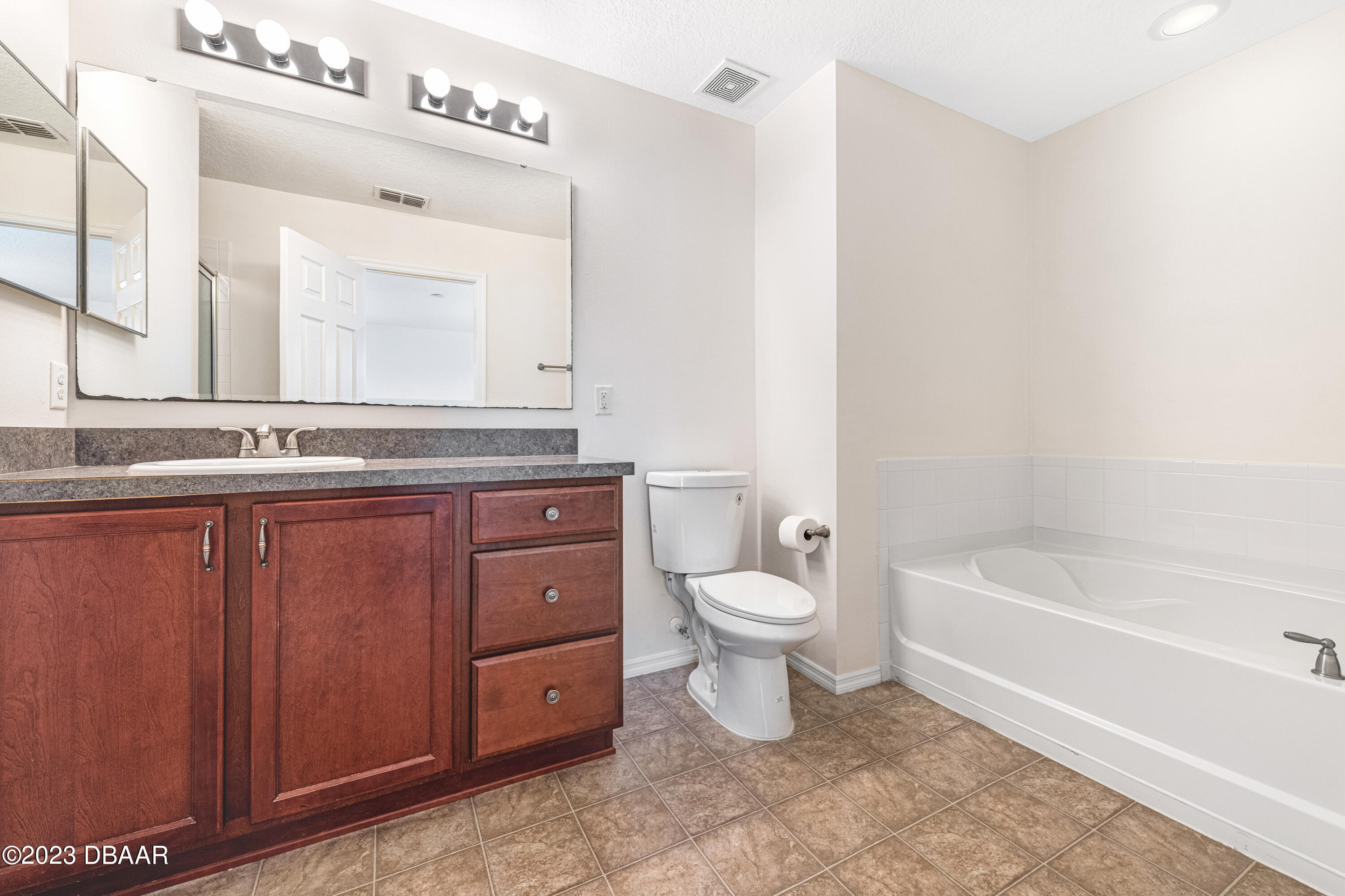 Daytona Beach, Florida 32124, United States, 3 Bedrooms Bedrooms, ,3 BathroomsBathrooms,Residential,Active,69497