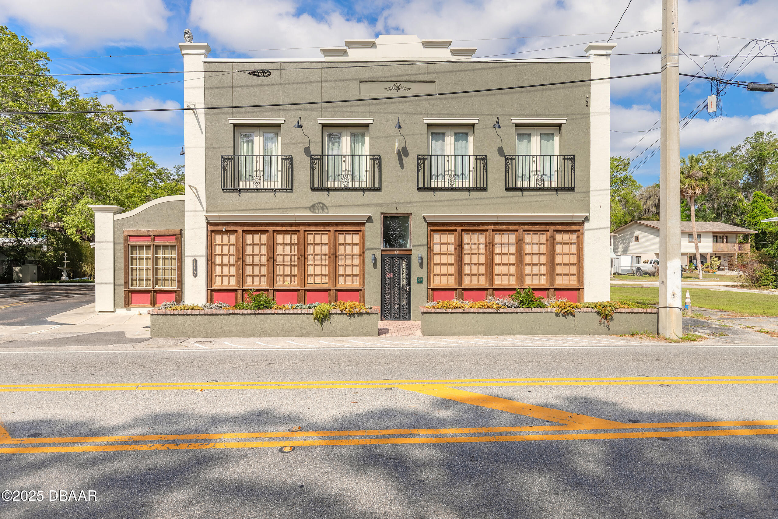 1112 Riverside Drive