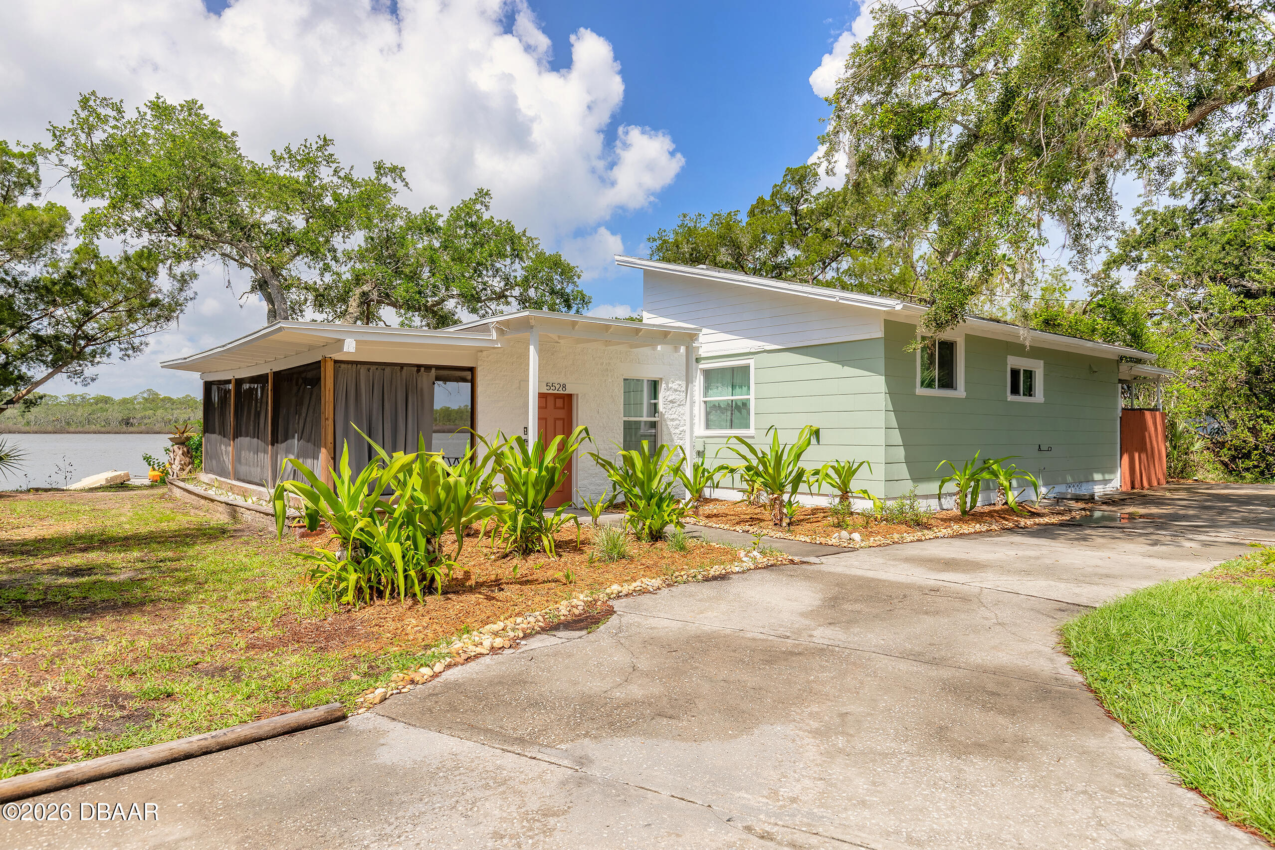 5528 W Bayshore Drive