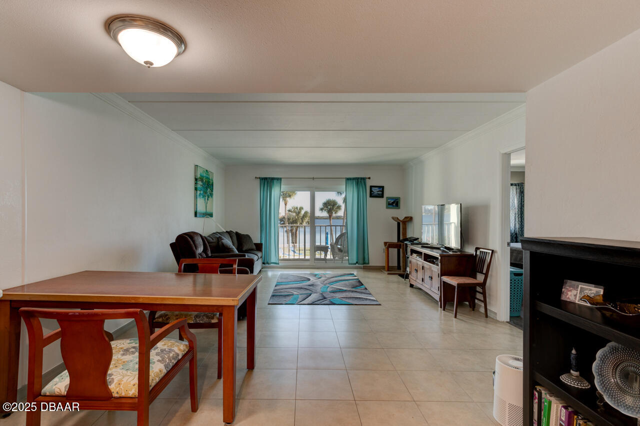 3131 S Ridgewood Avenue