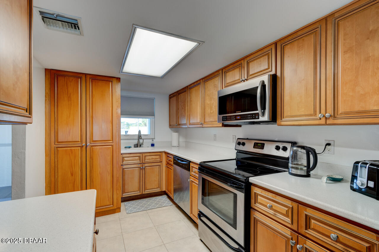 3131 S Ridgewood Avenue