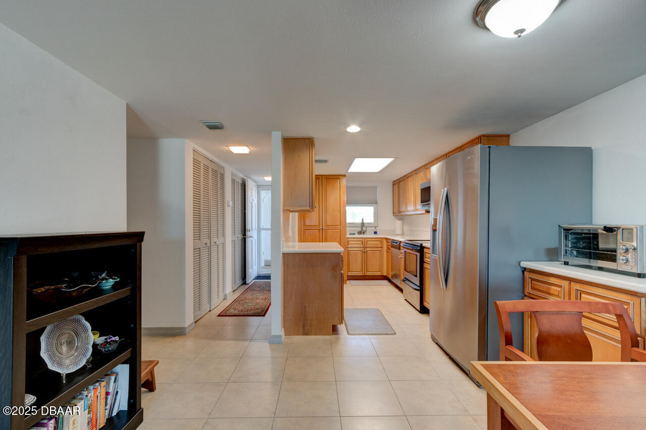 3131 S Ridgewood Avenue