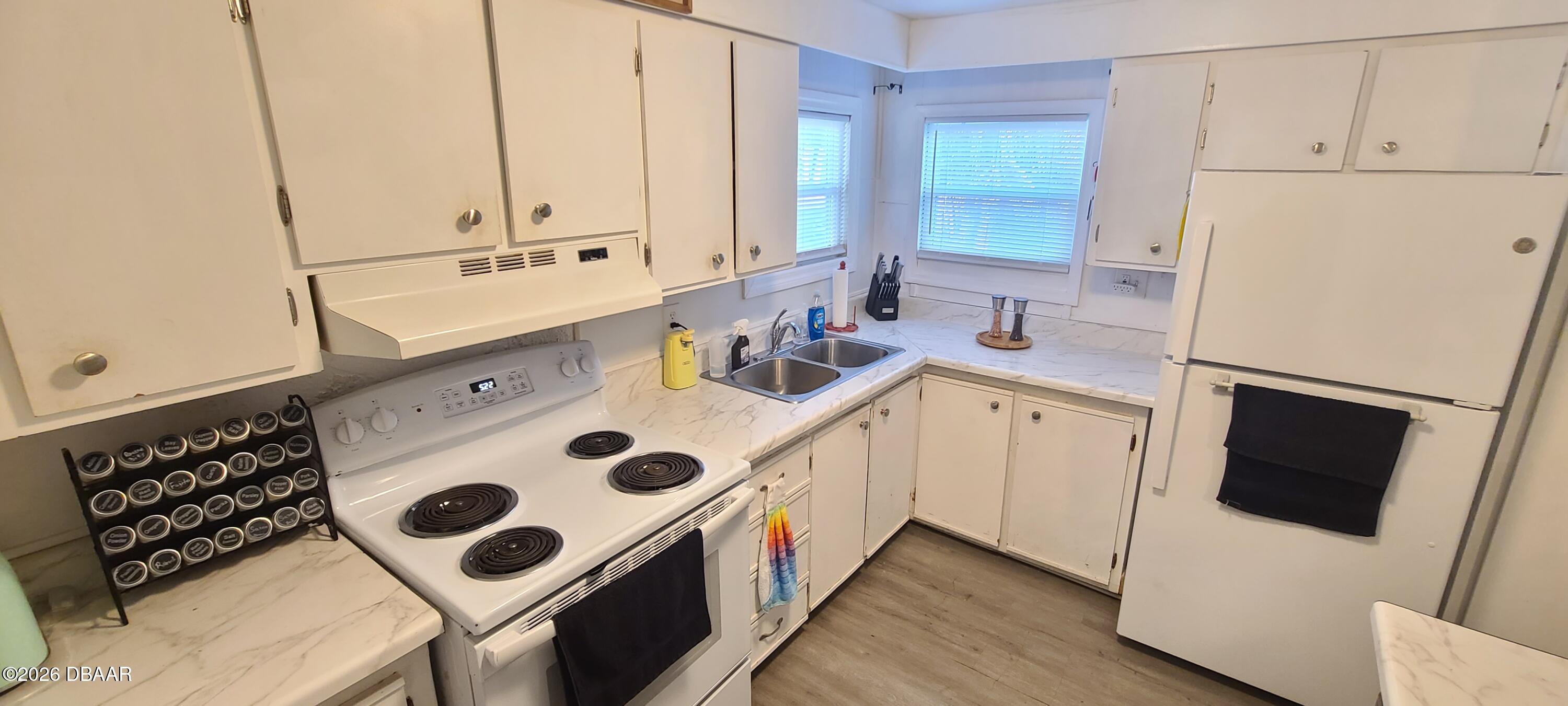 5240 Pineland Avenue