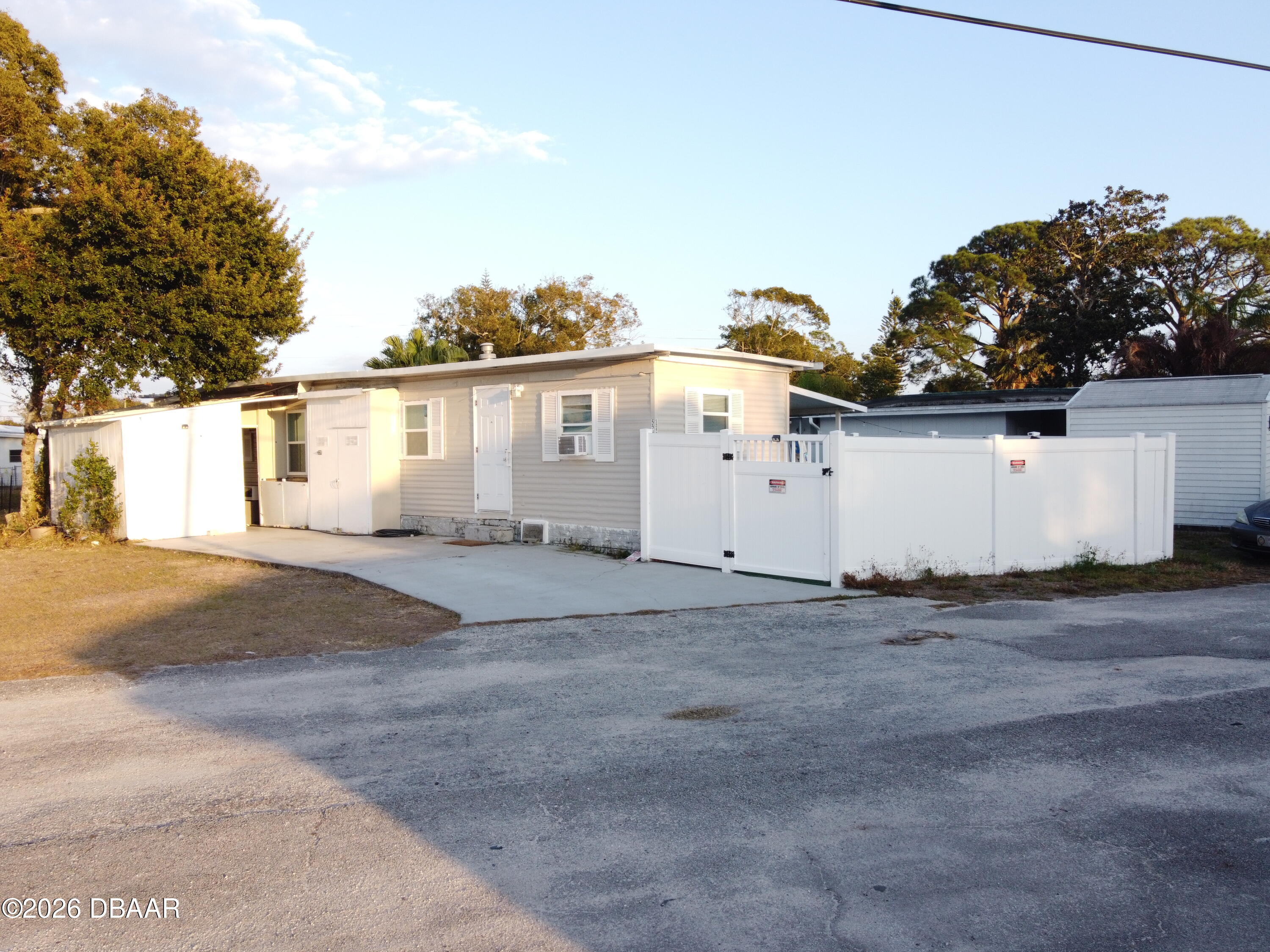 5240 Pineland Avenue