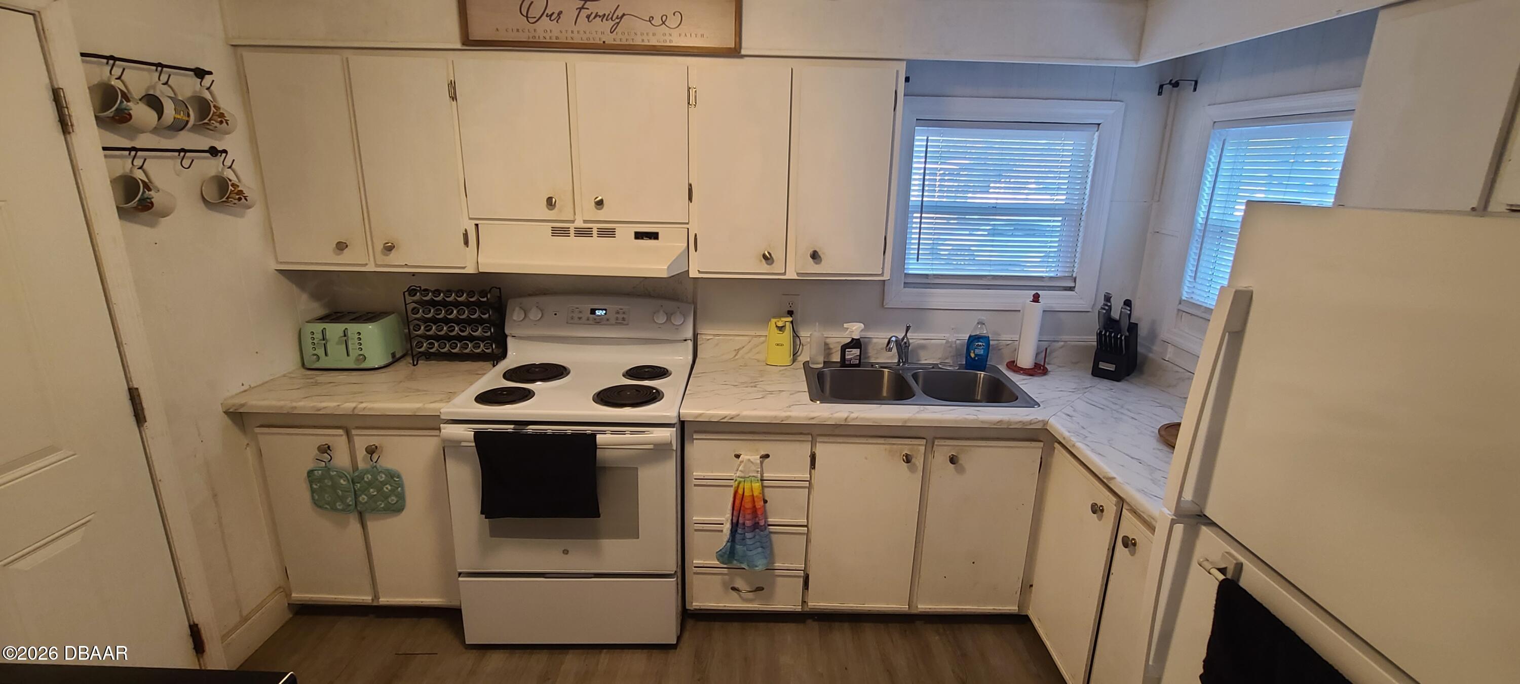 5240 Pineland Avenue