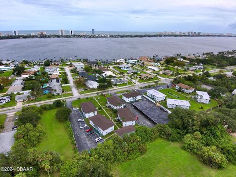 A home in South Daytona