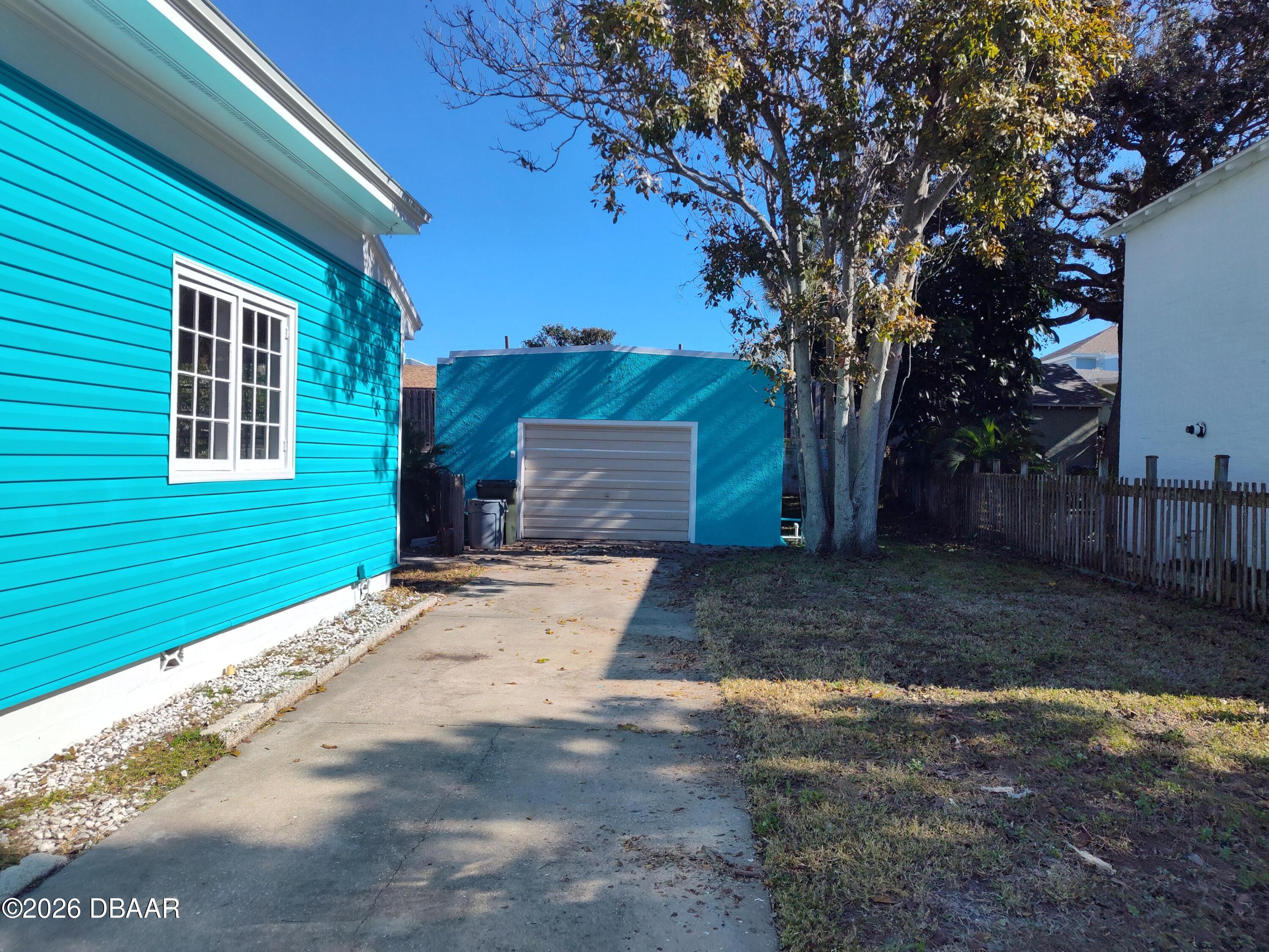 816 N Wild Olive Avenue