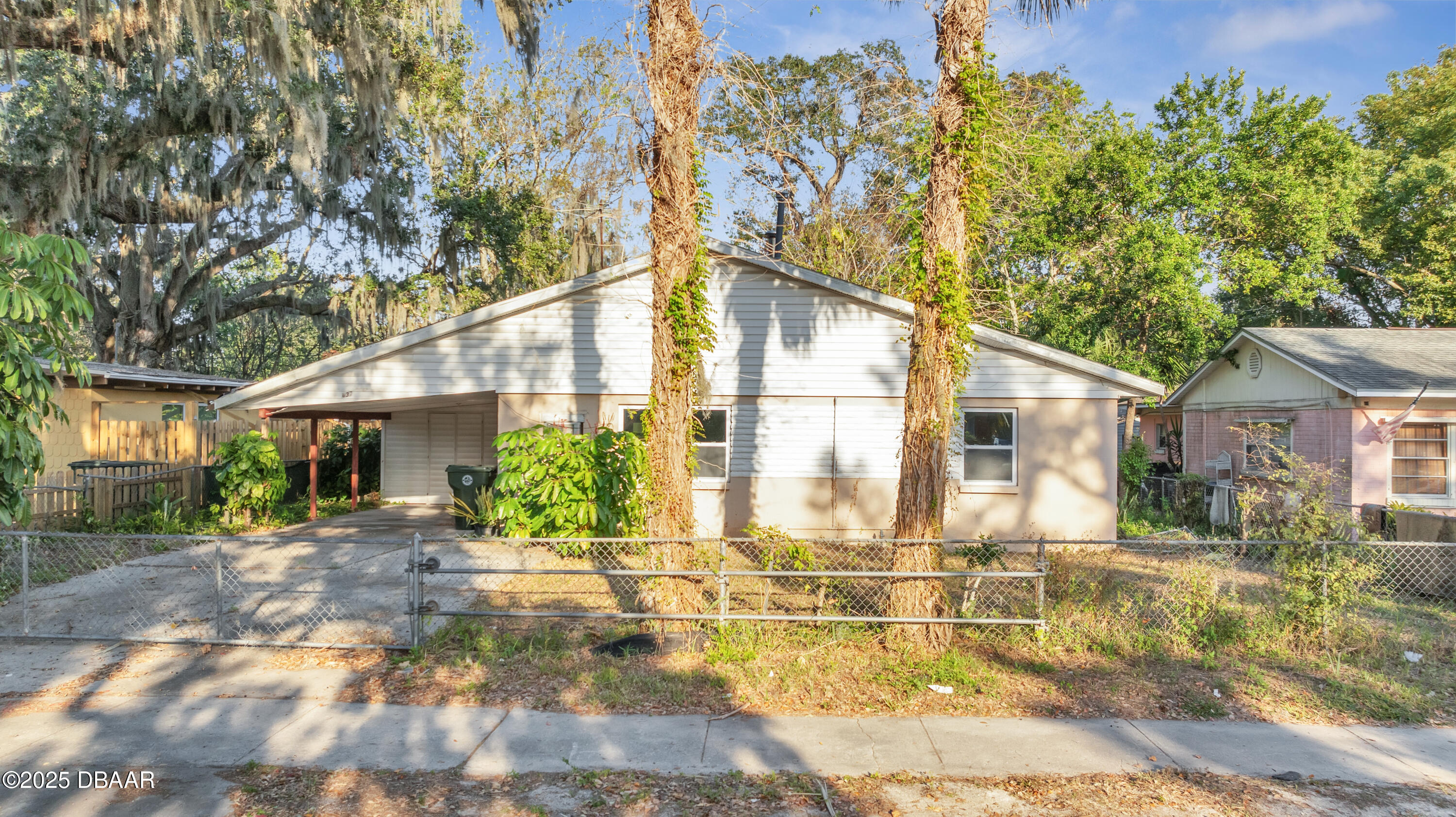 437 Lockhart Street
