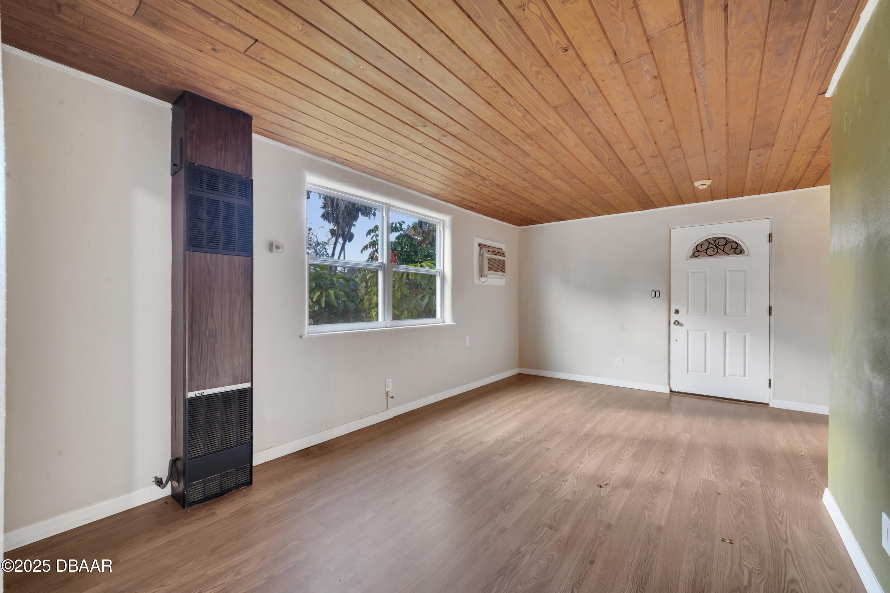 437 Lockhart Street