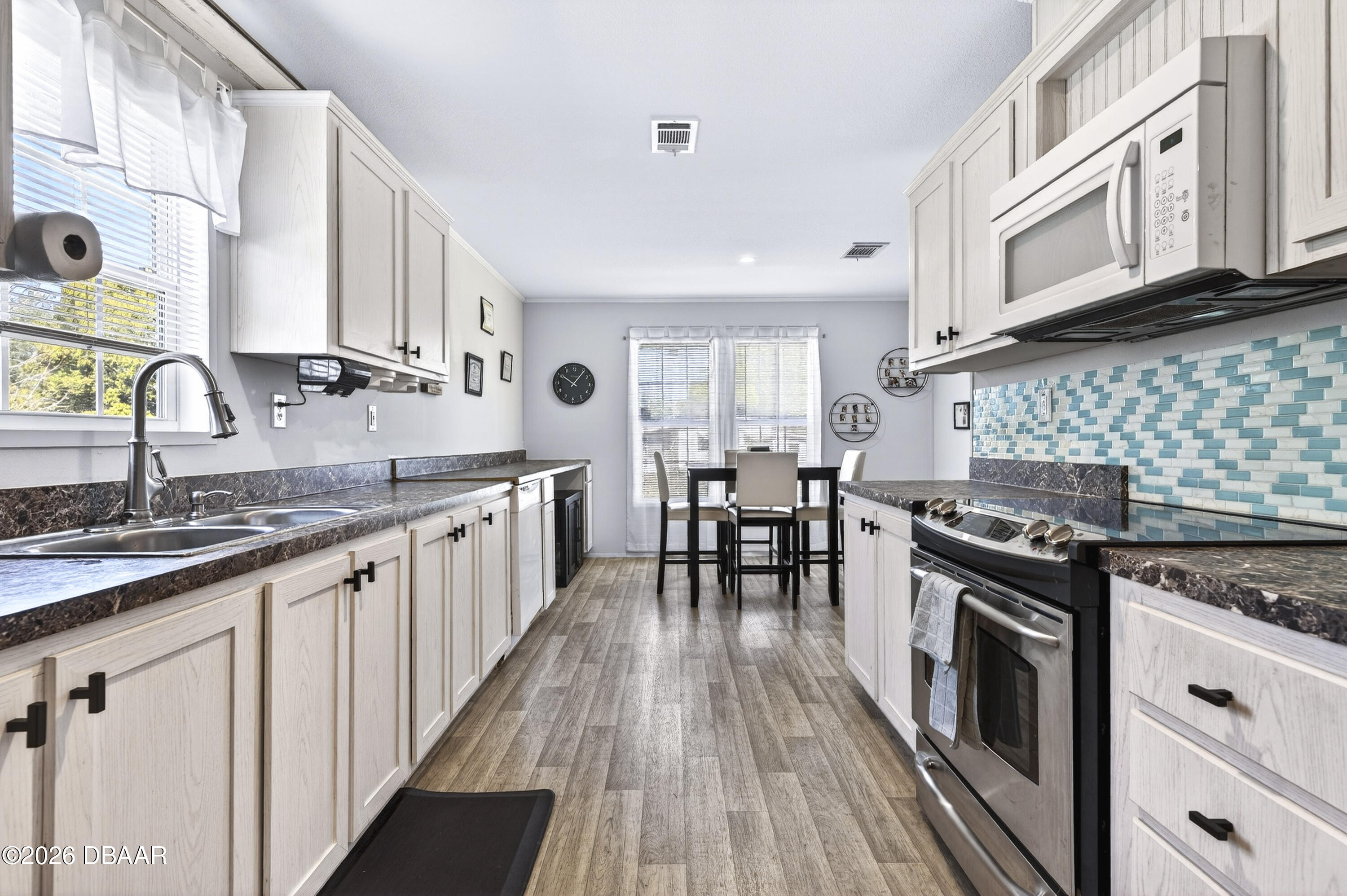 5266 Pineland Avenue