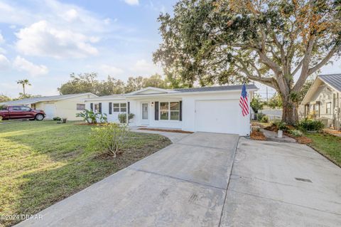 A home in South Daytona