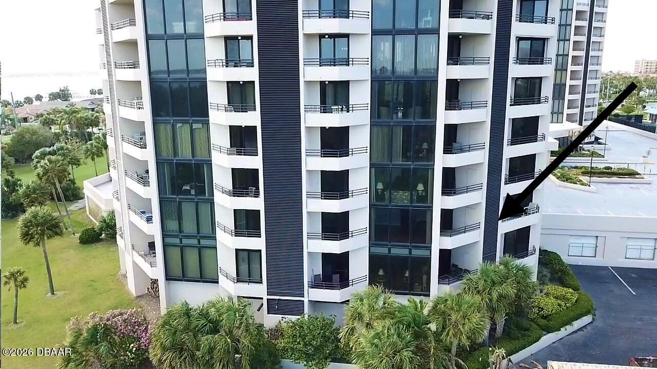 1 Oceans West Boulevard