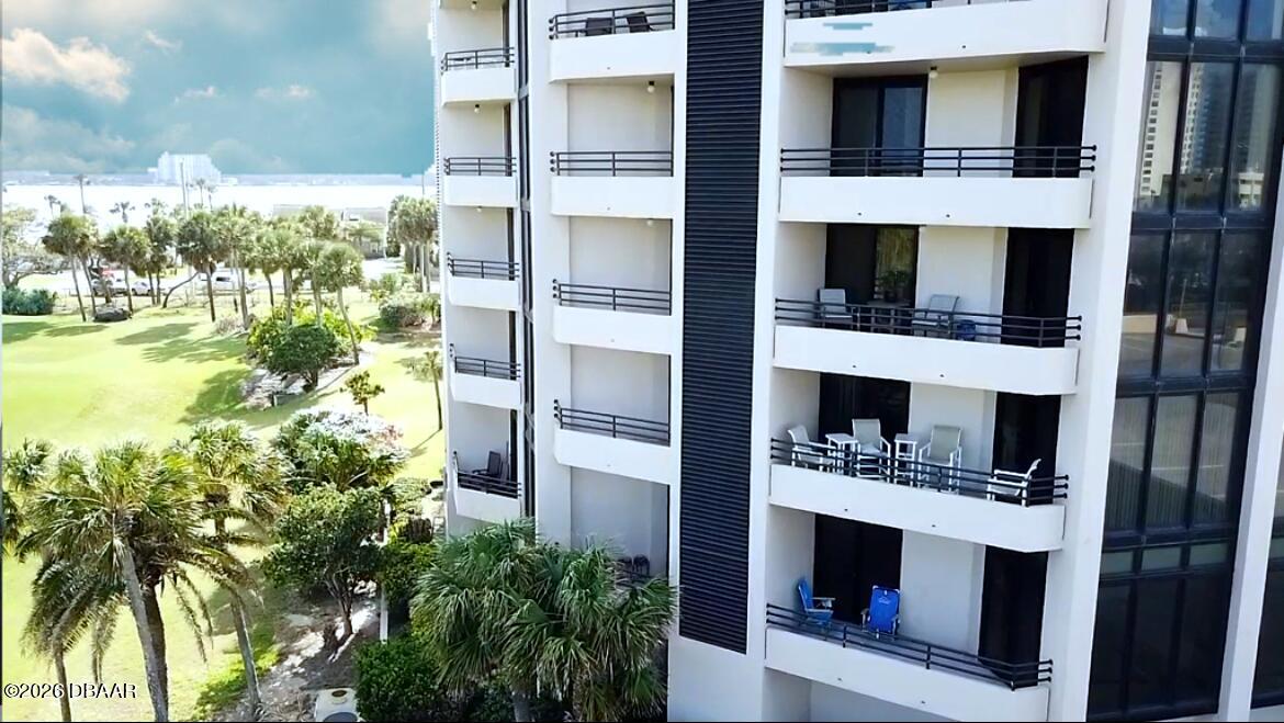 1 Oceans West Boulevard