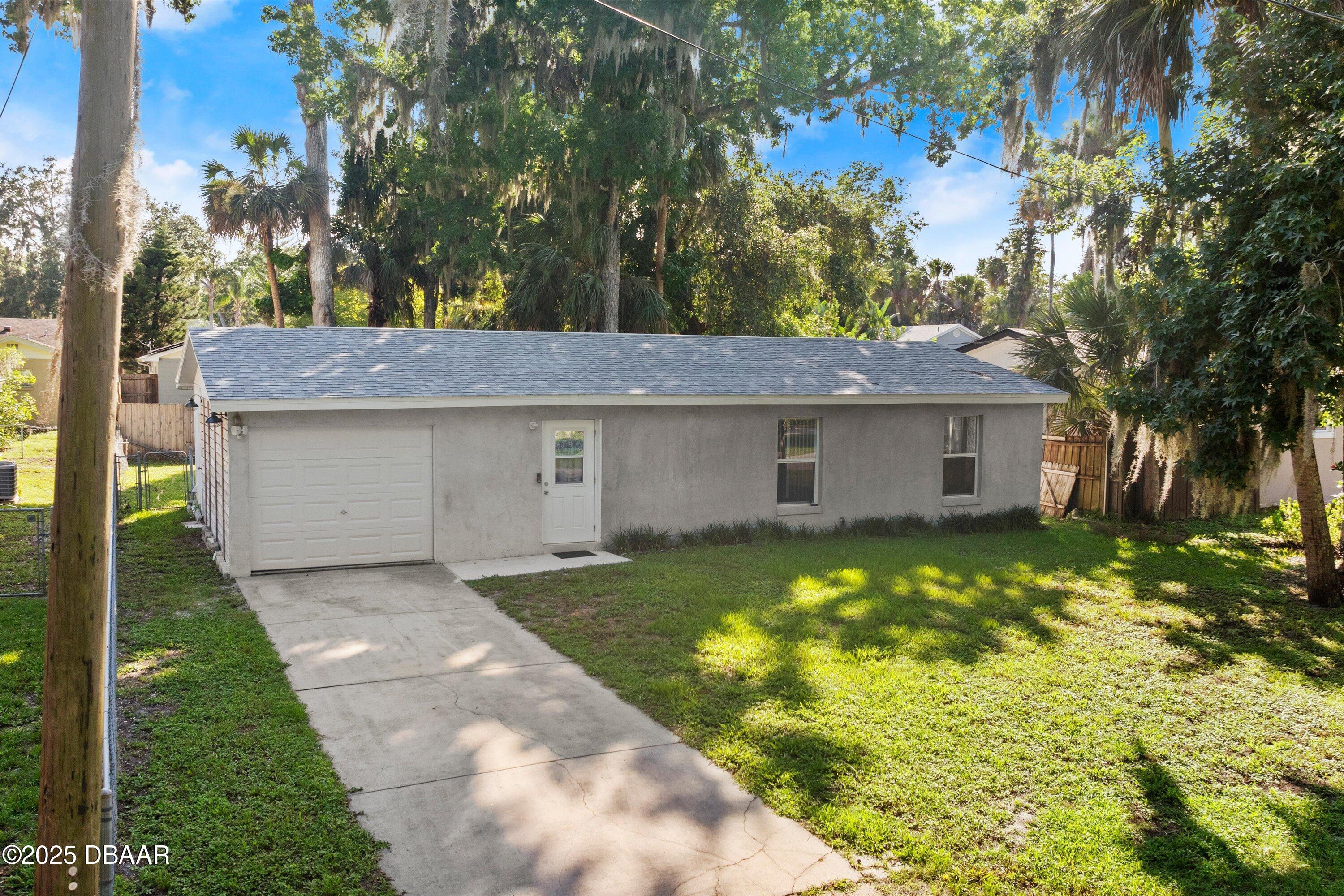 1932 Holly Place