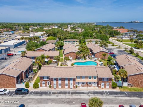 A home in South Daytona