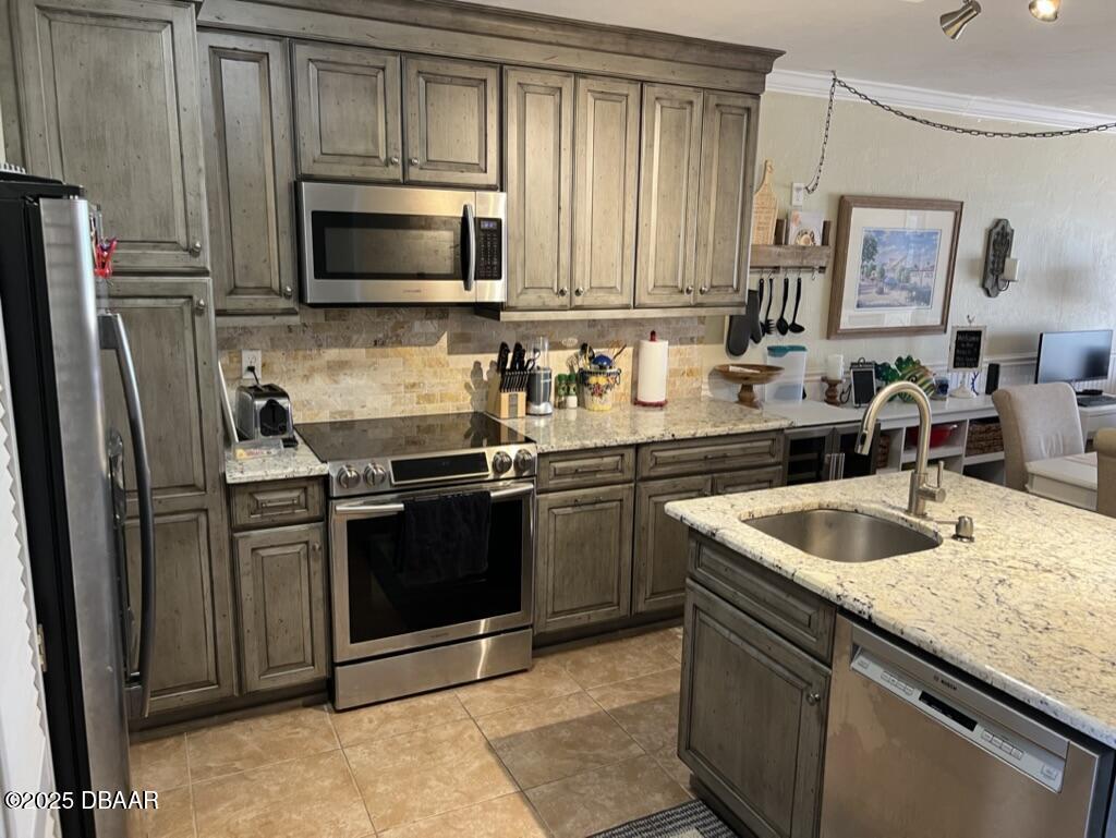 4801 Saxon Drive A202