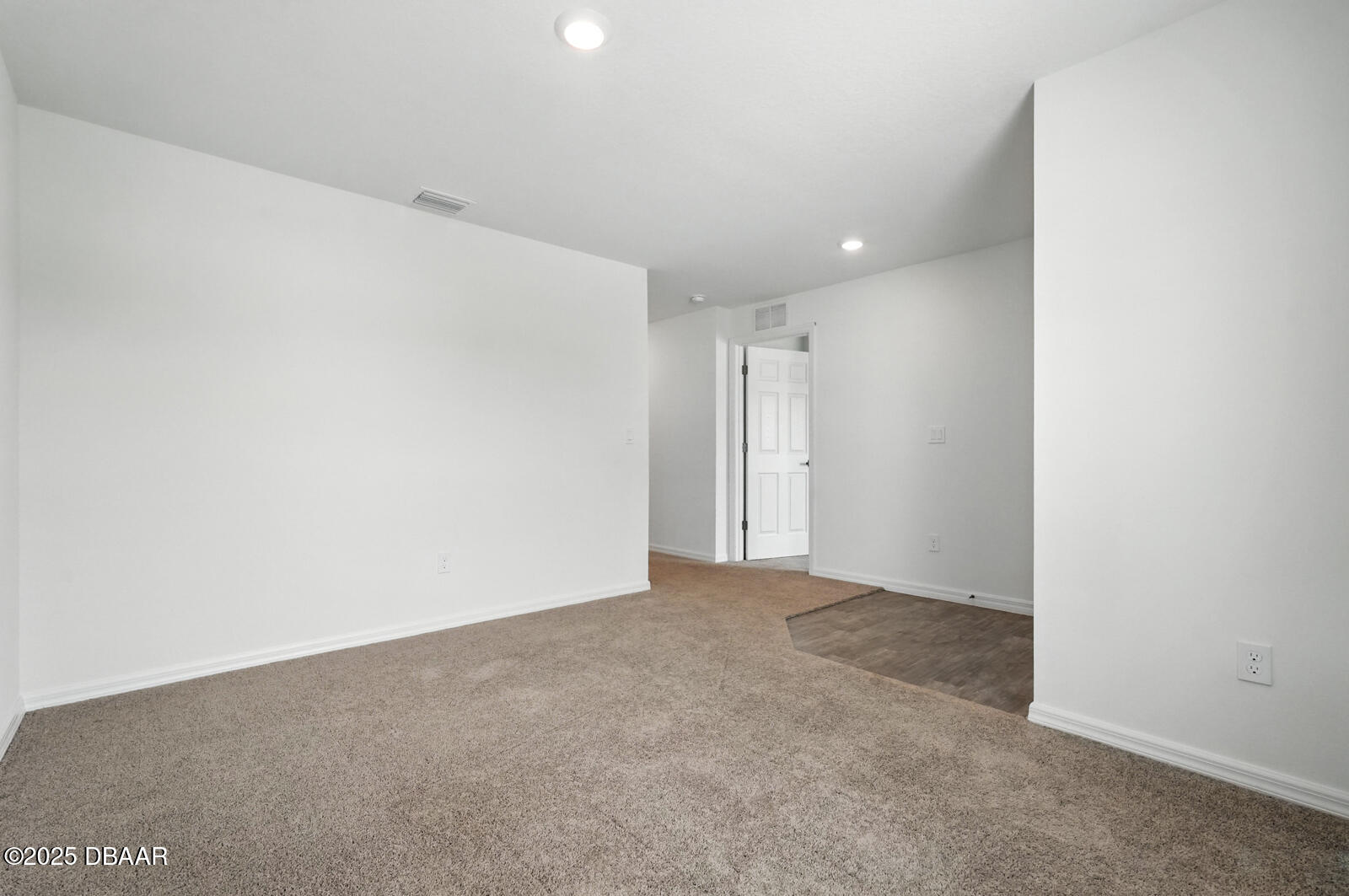 17 Roxbury Lane