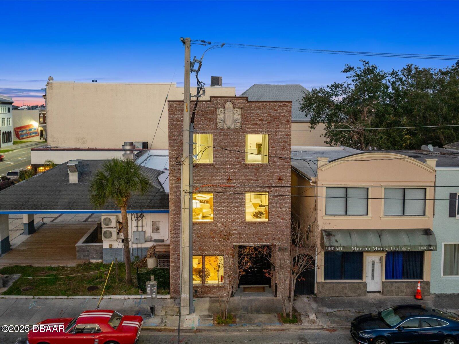 307 S Palmetto Avenue