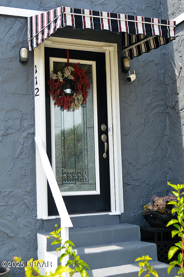 112 S Oleander Avenue
