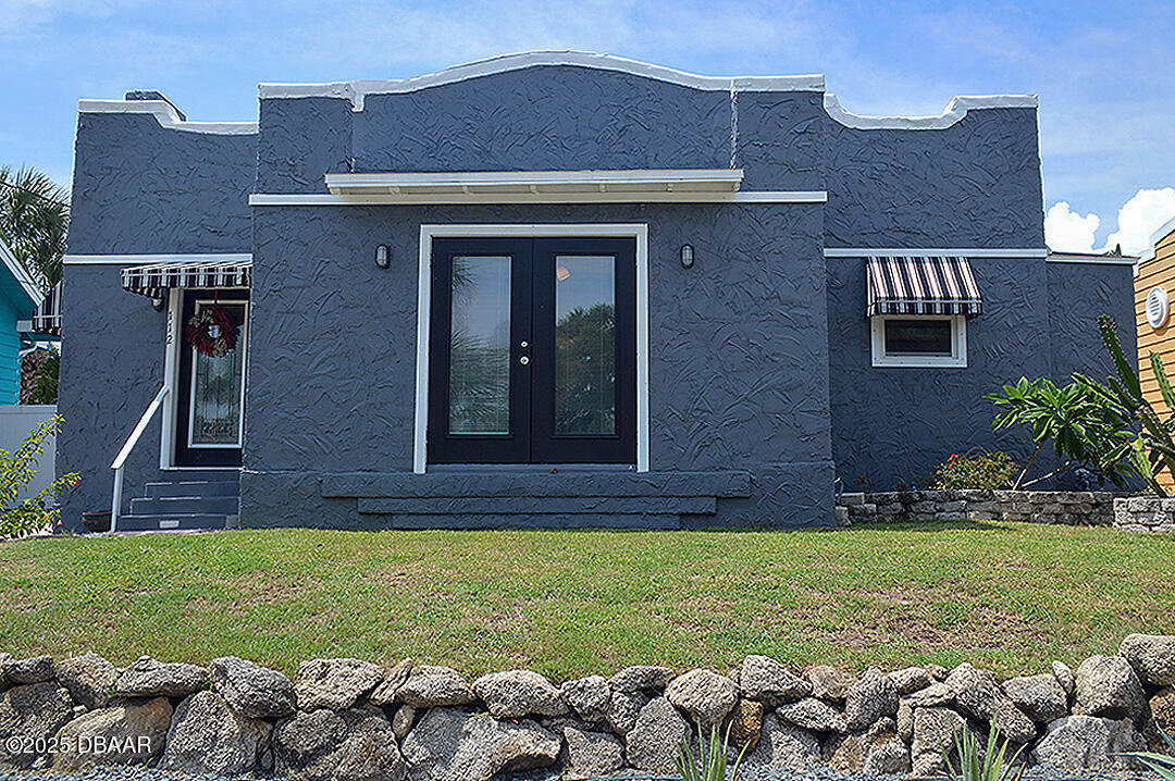 112 S Oleander Avenue