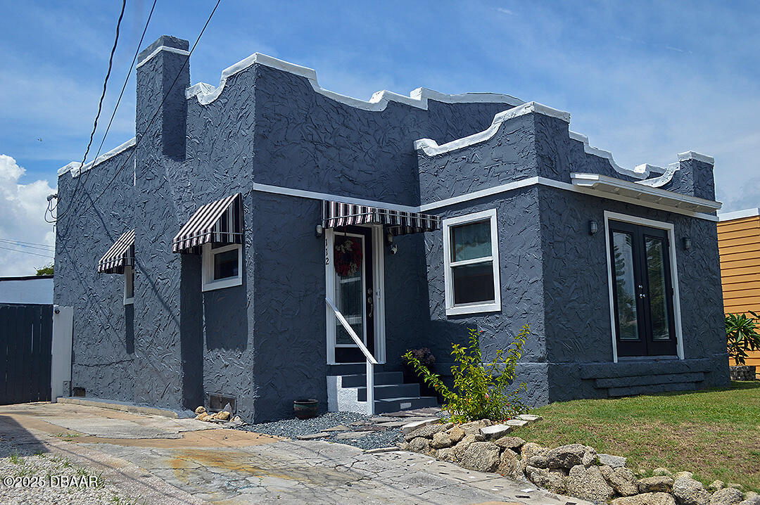 112 S Oleander Avenue