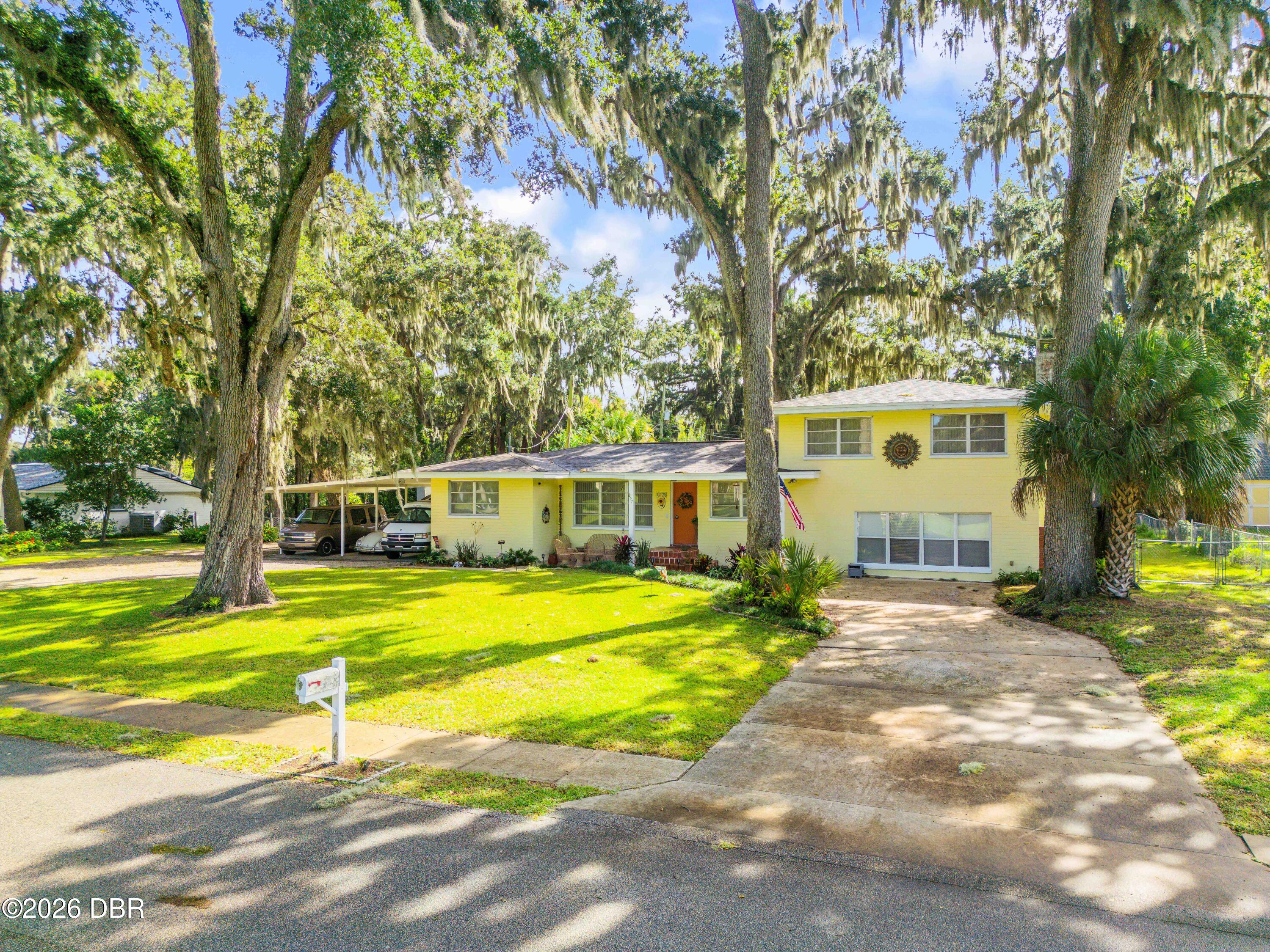 857 Valencia Road