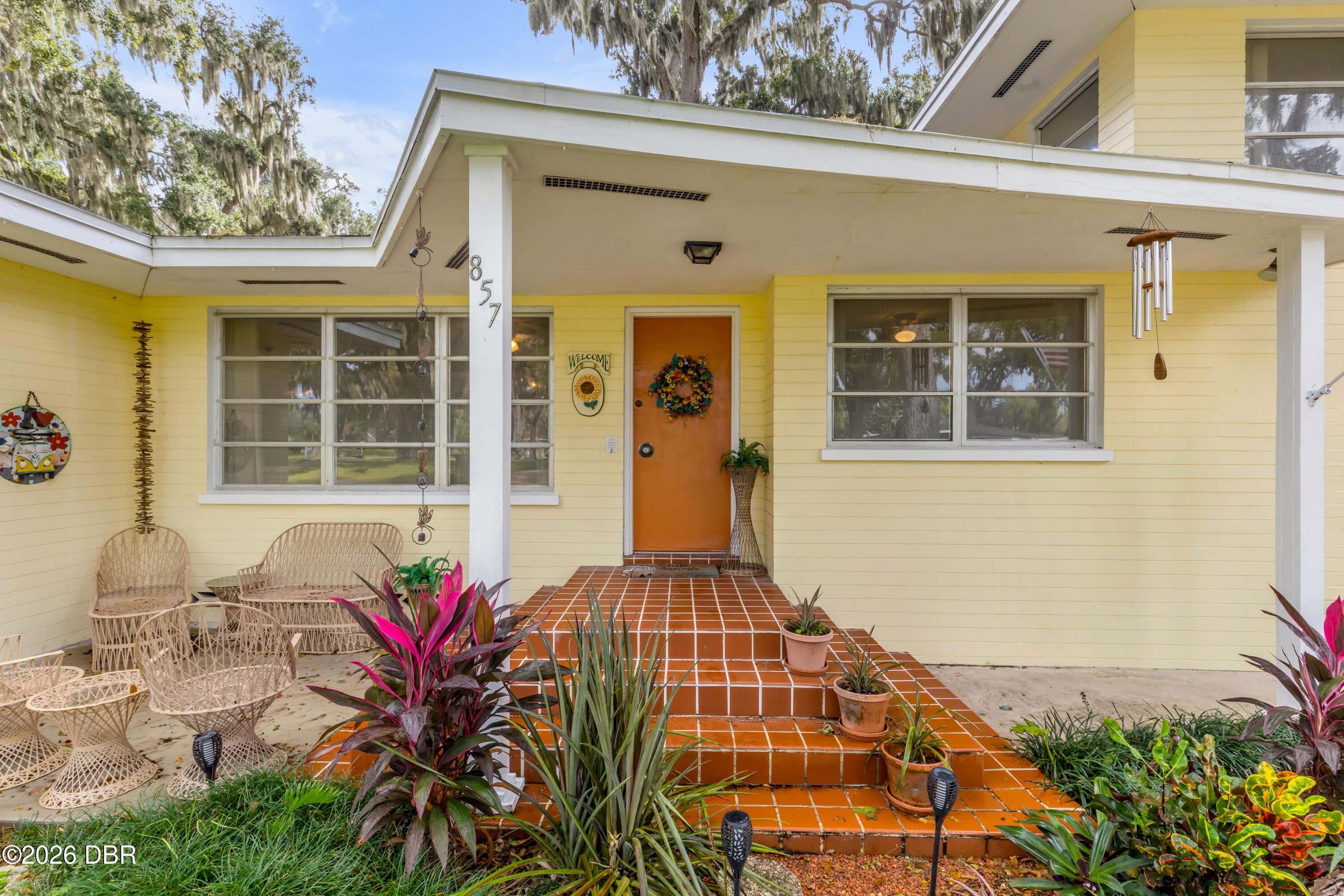 857 Valencia Road