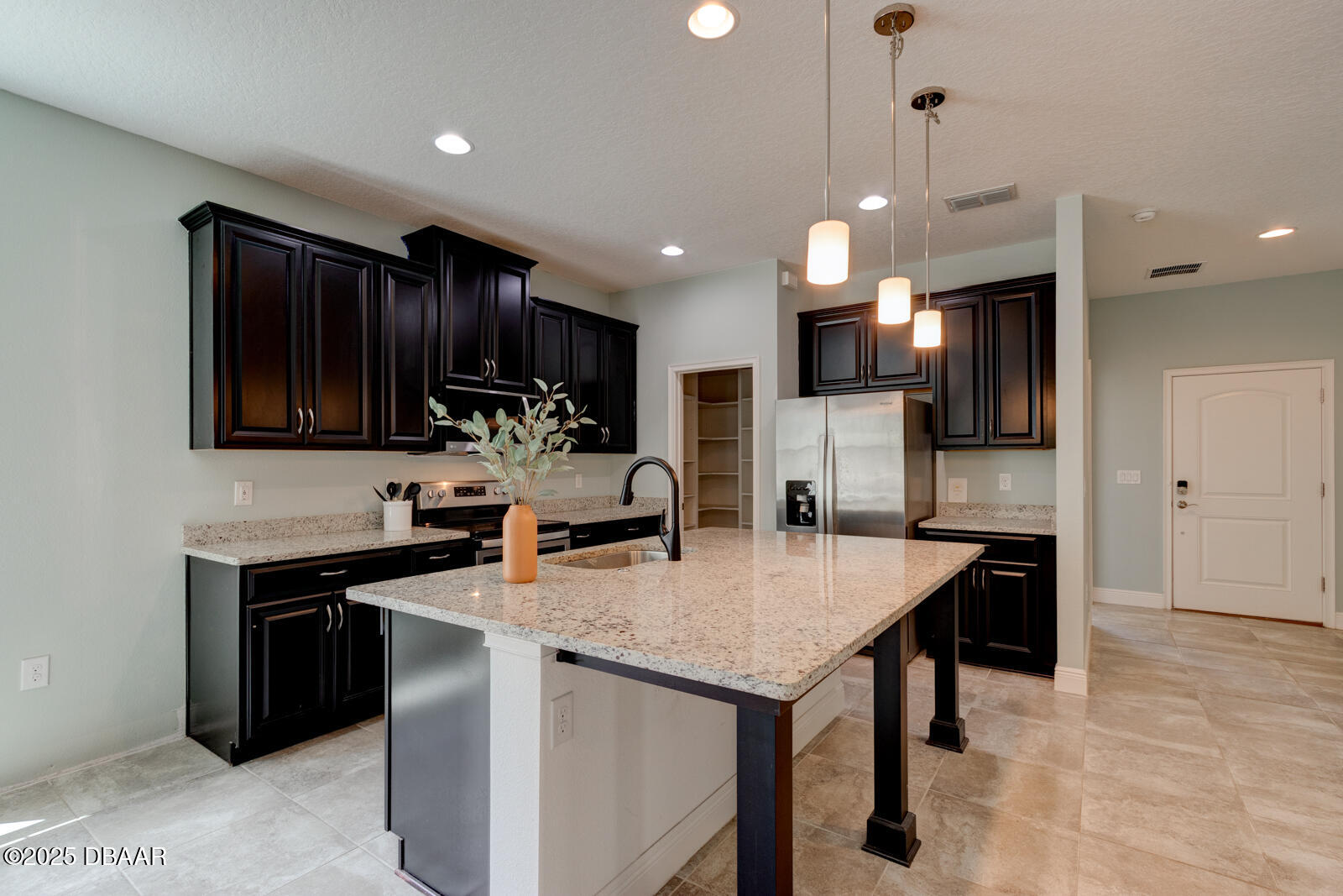 5633 Estero Loop