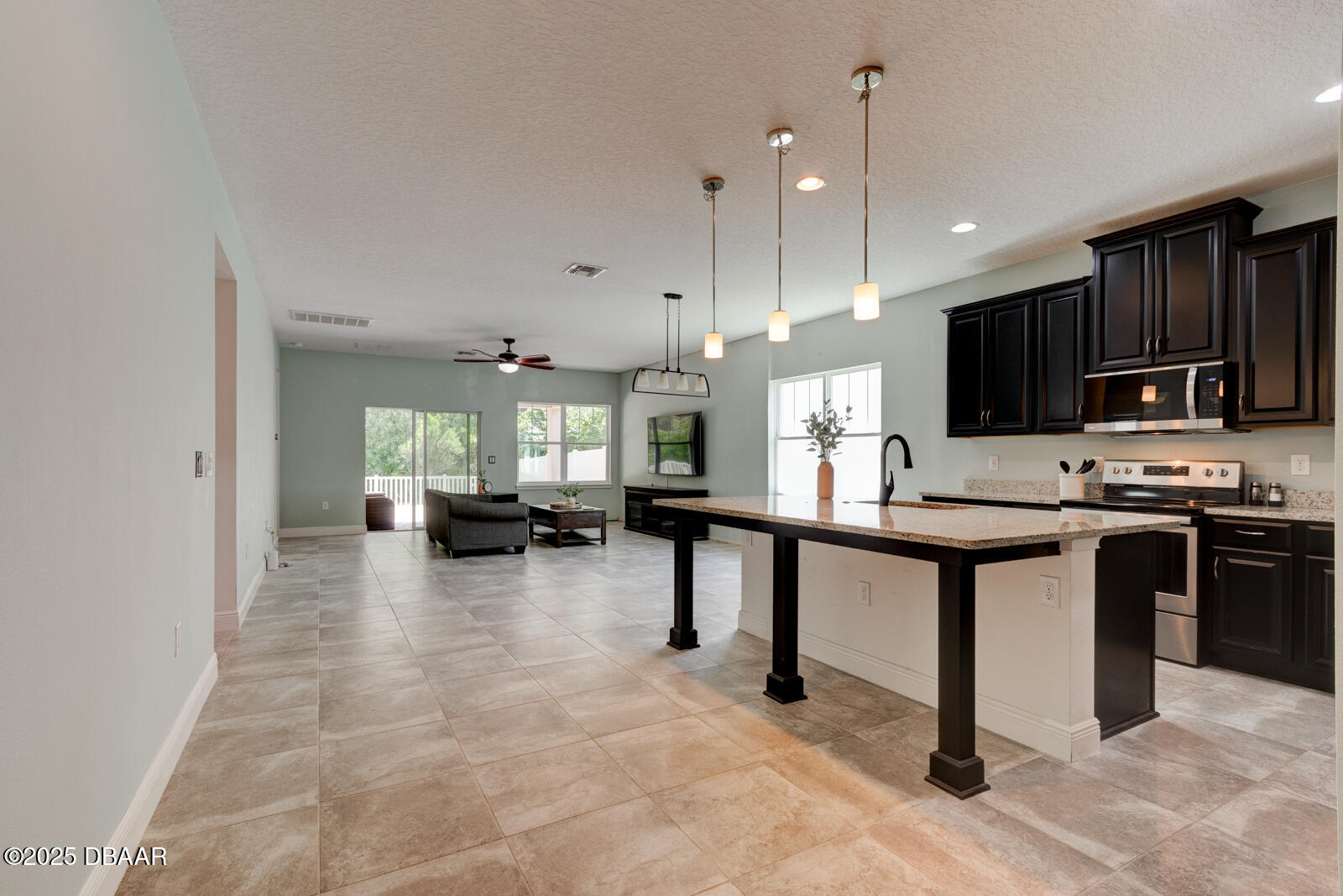 5633 Estero Loop