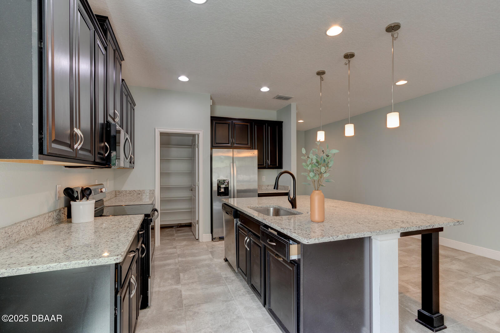 5633 Estero Loop