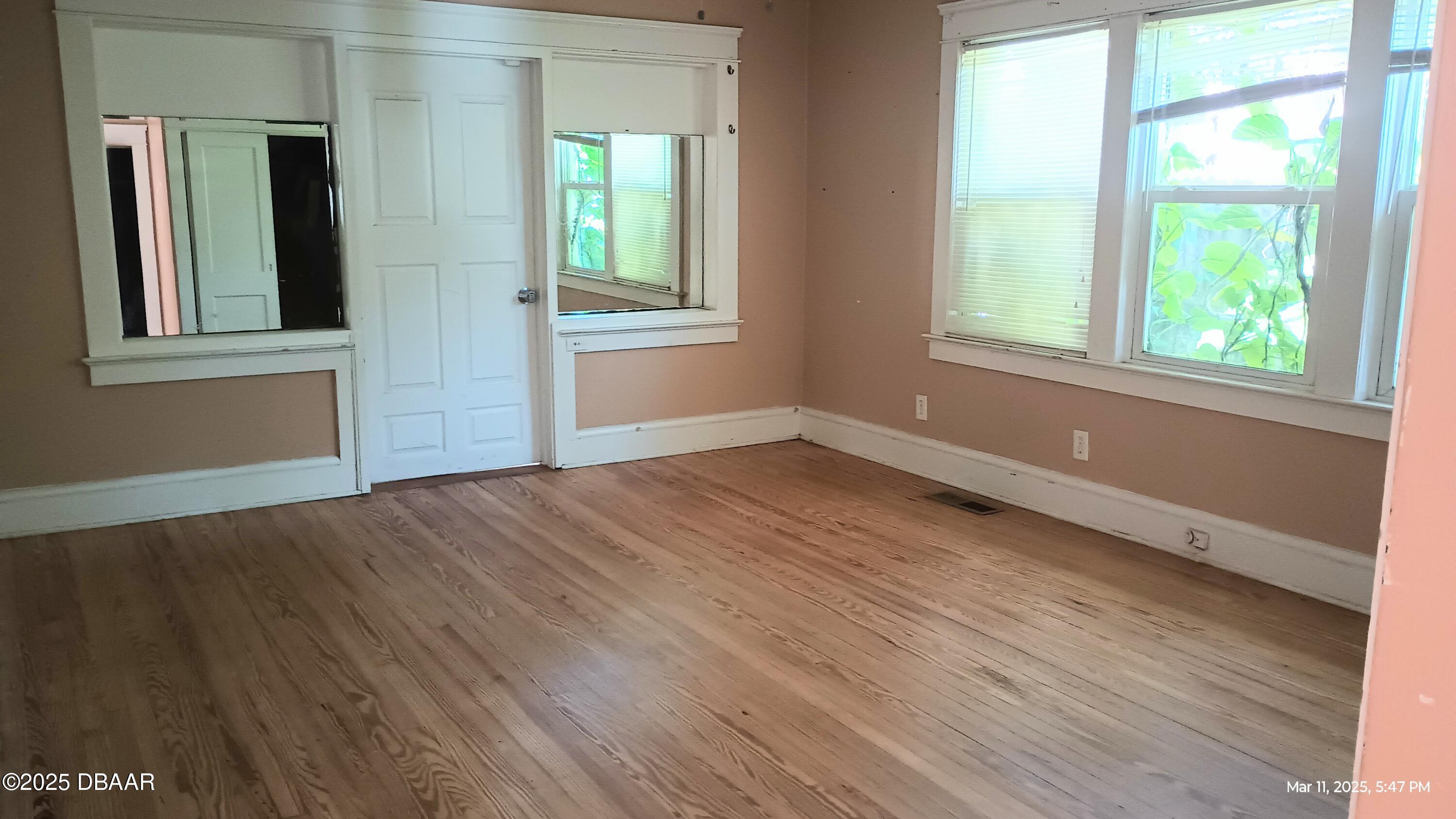 724 N Oleander Avenue