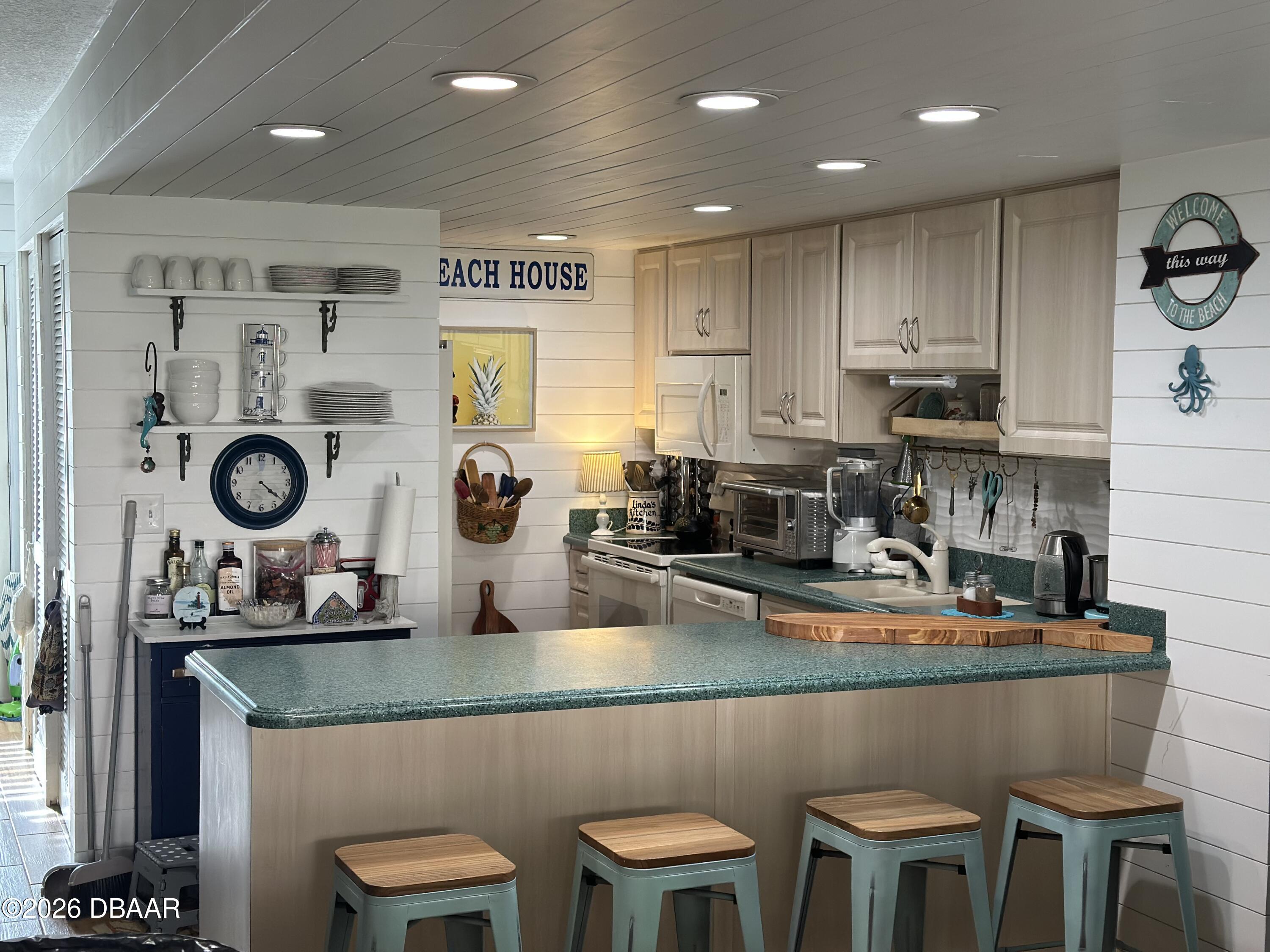 4758 S Atlantic Avenue