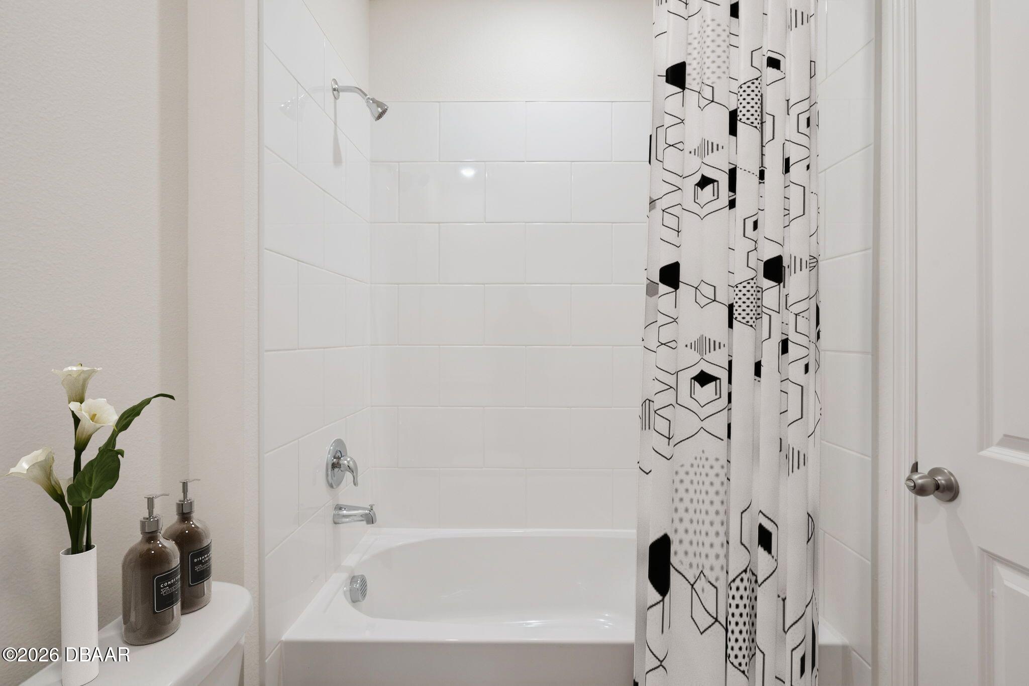 1356 Fountain View Street