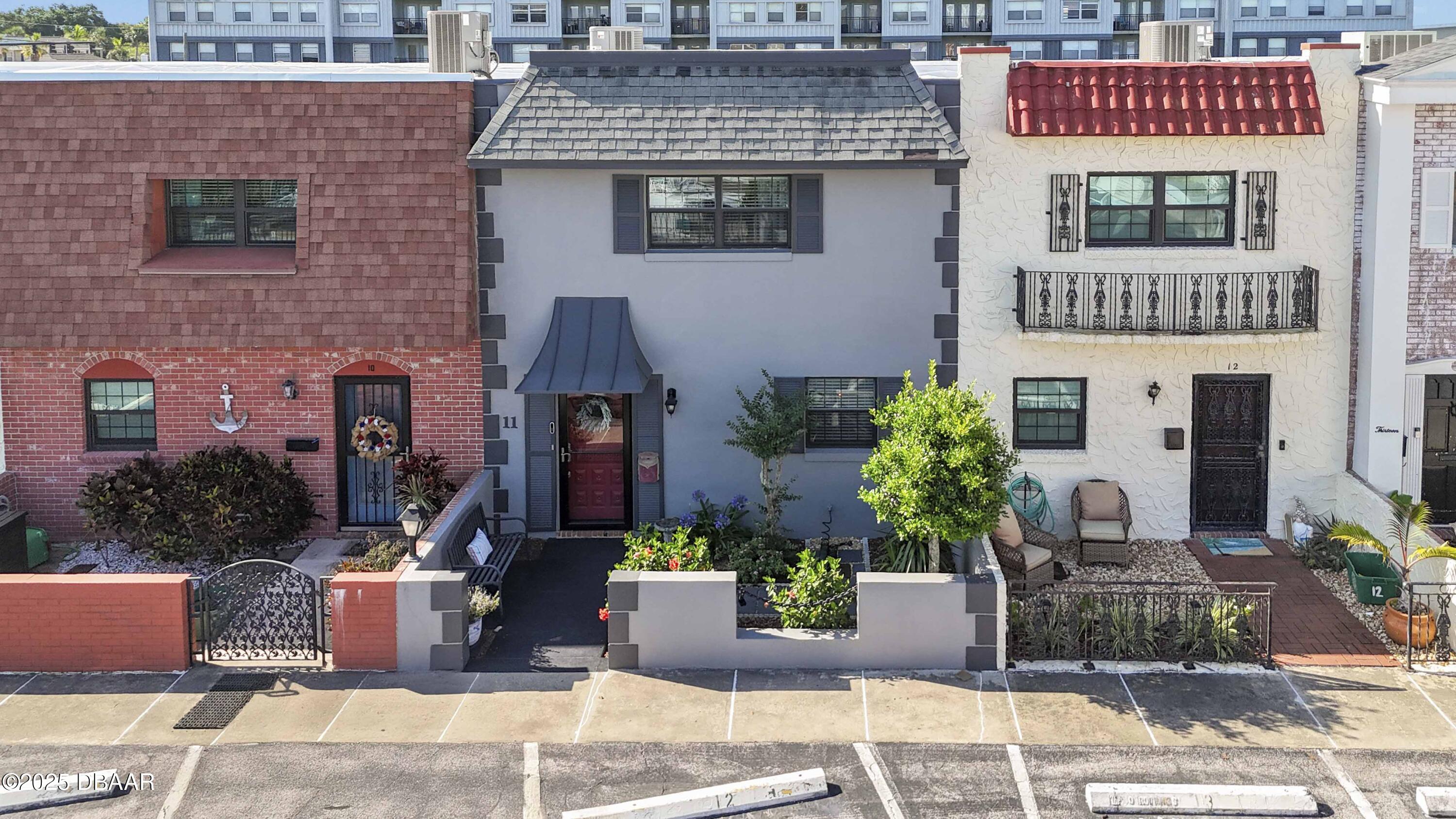 625 N Halifax Avenue 11