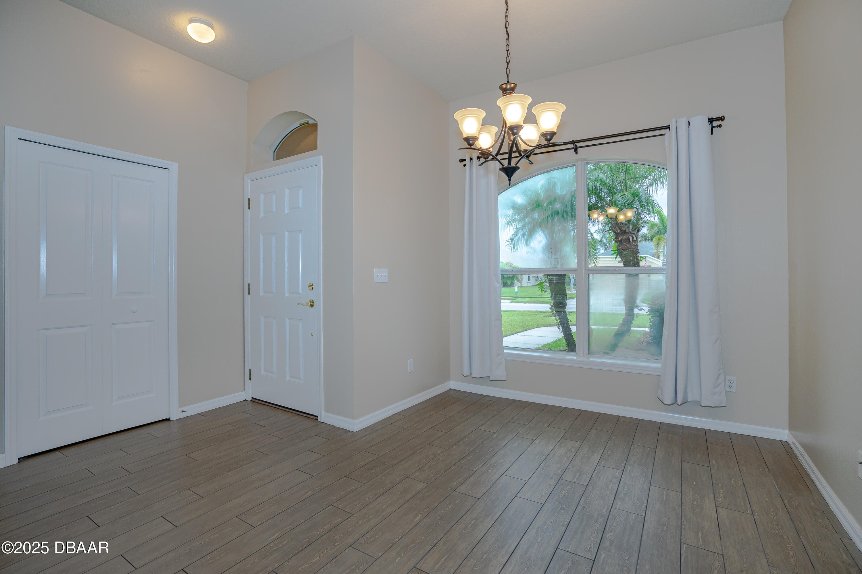 1823 Creekwater Boulevard