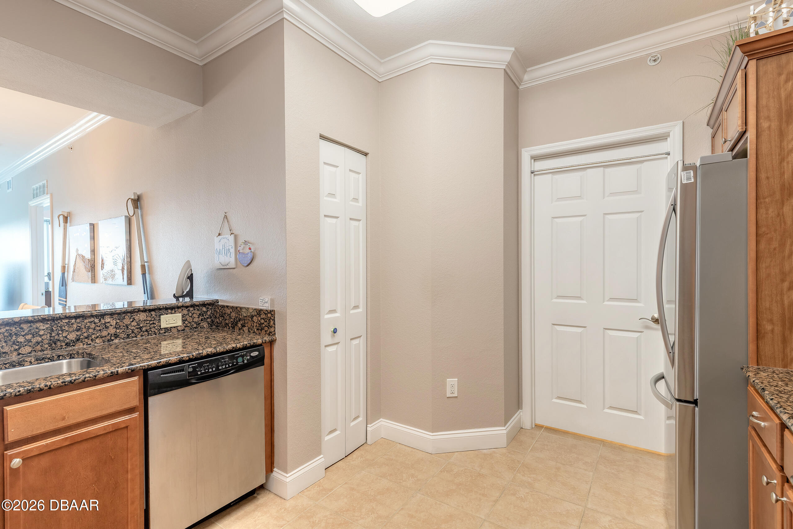 2801 S Ridgewood Avenue