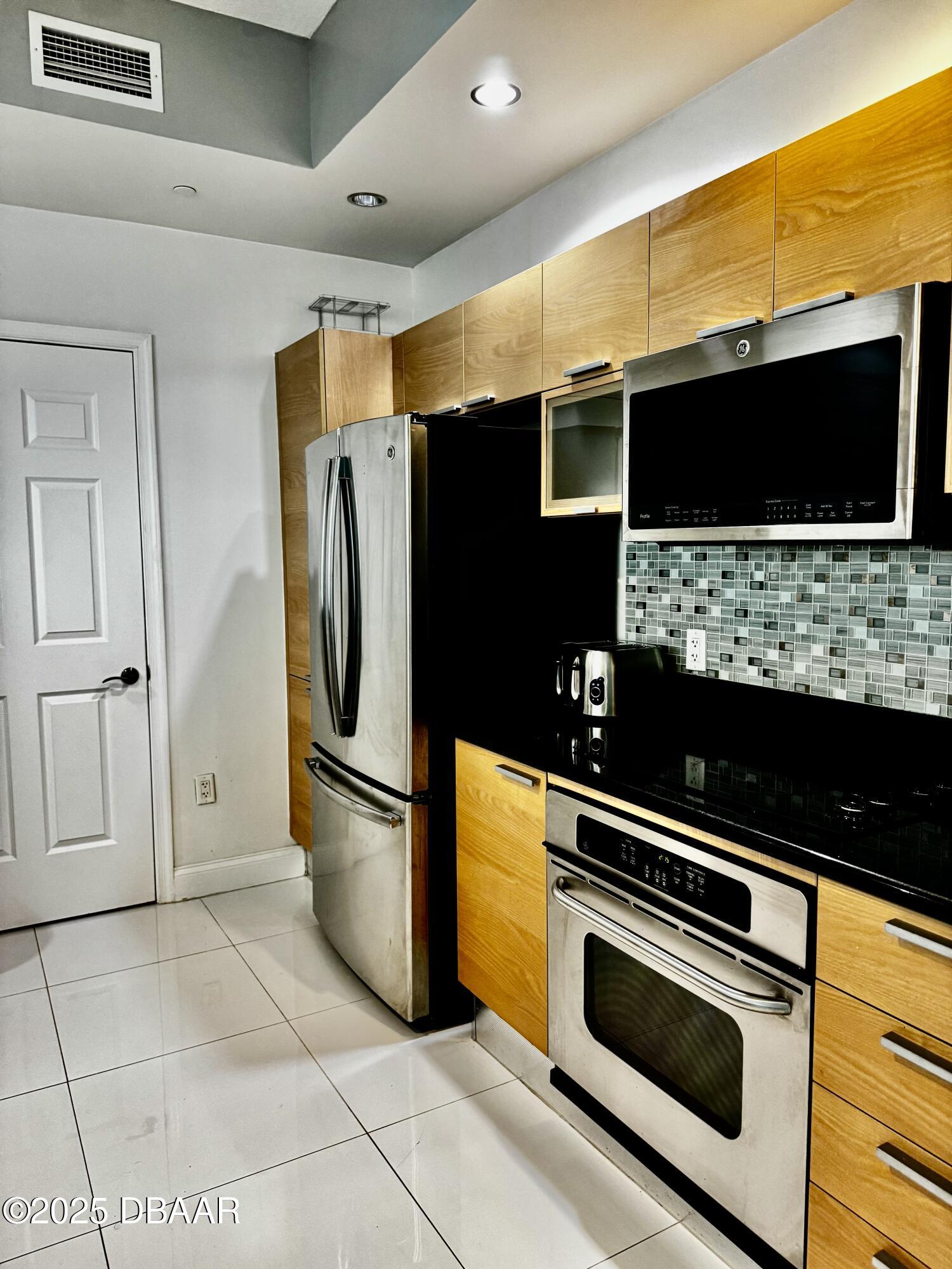 231 Riverside Drive 2508