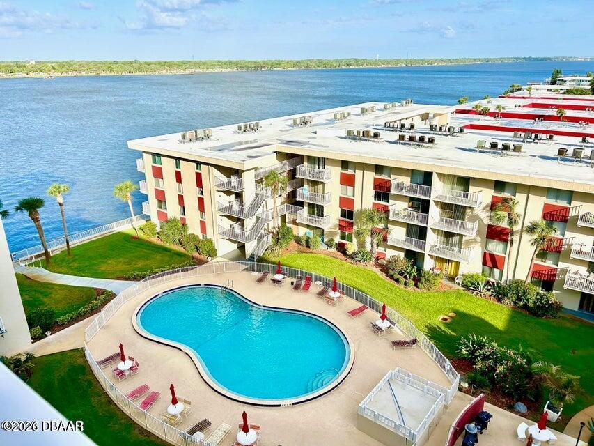 2711 N Halifax Avenue