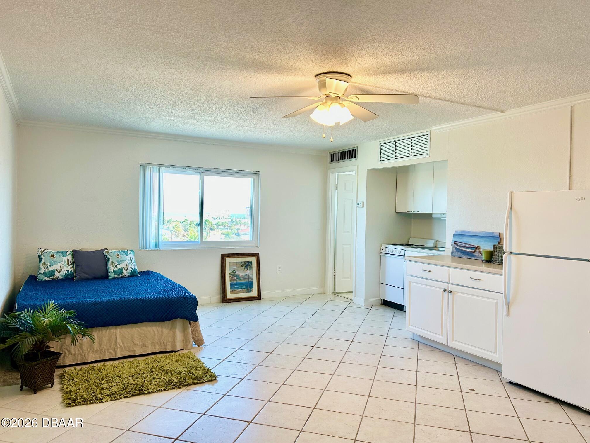 2711 N Halifax Avenue