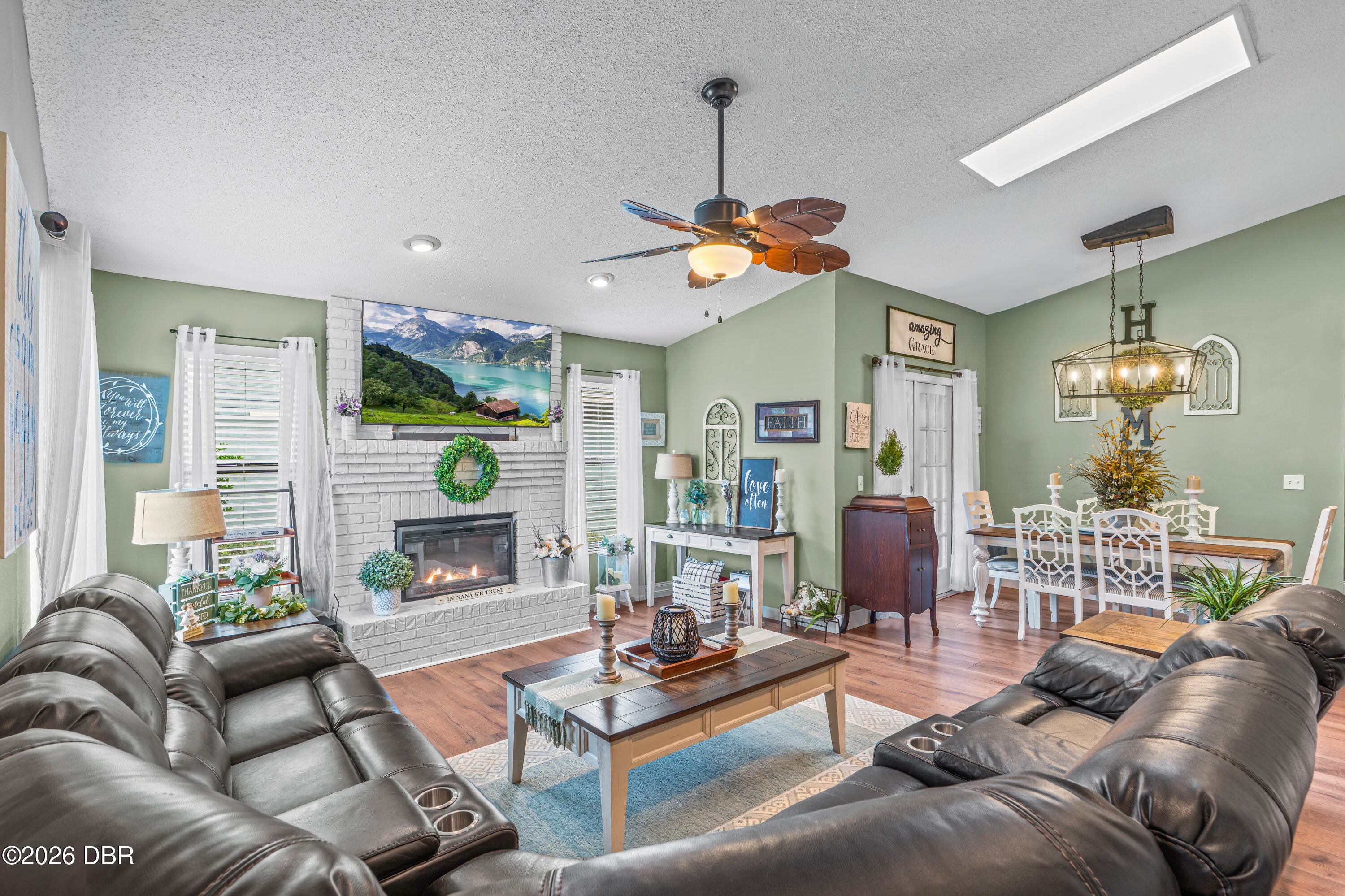 918 N Lakewood Terrace