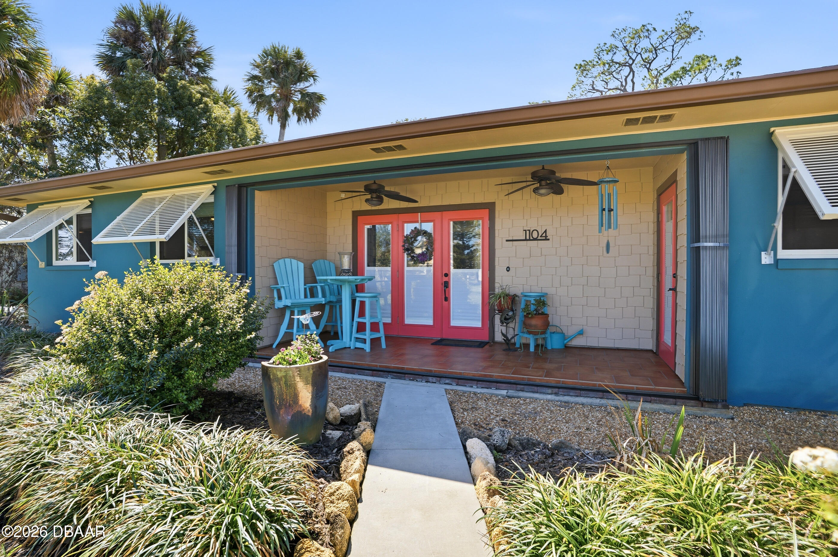 1104 S Riverside Drive