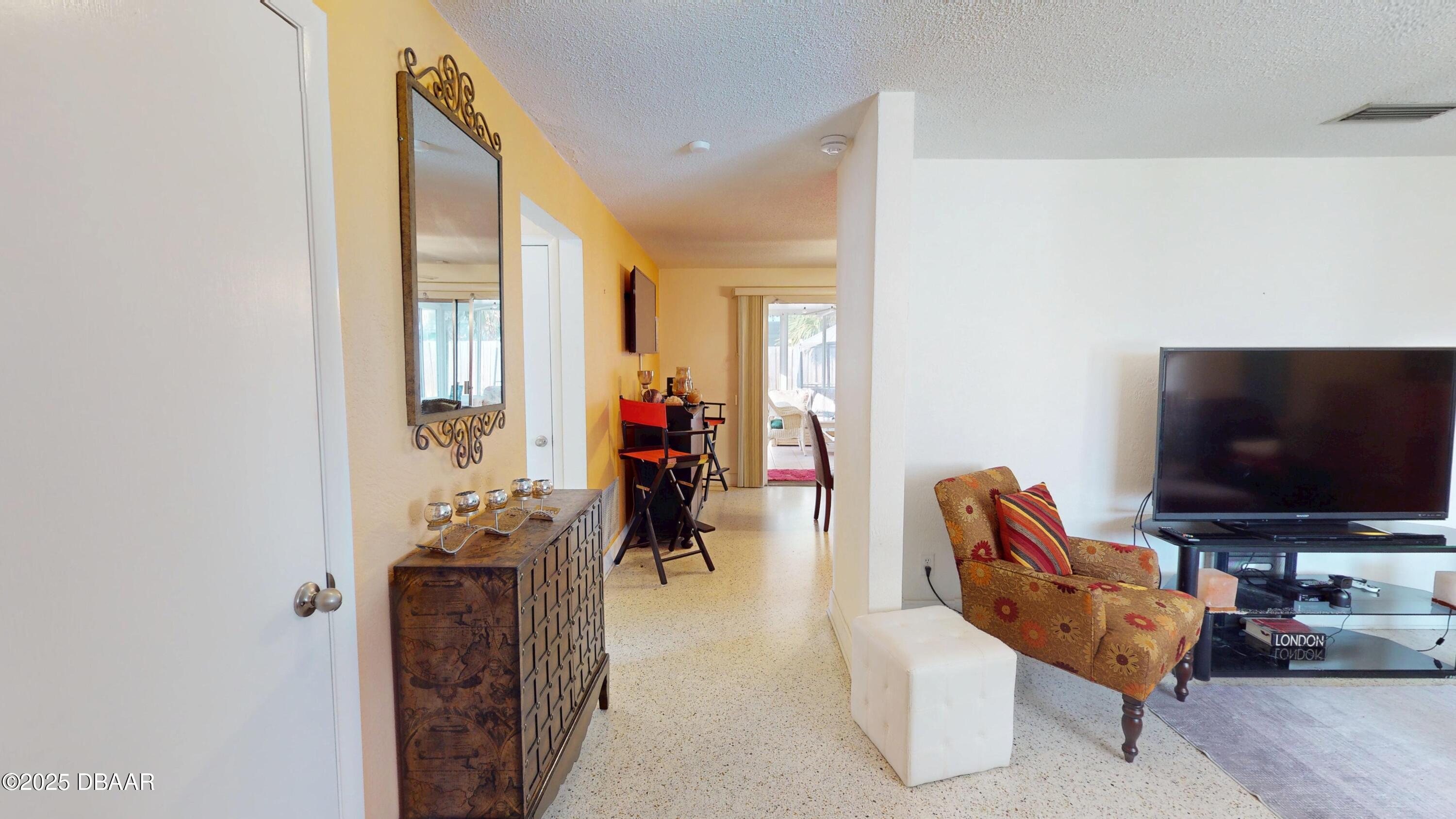 3011 N Oleander Avenue