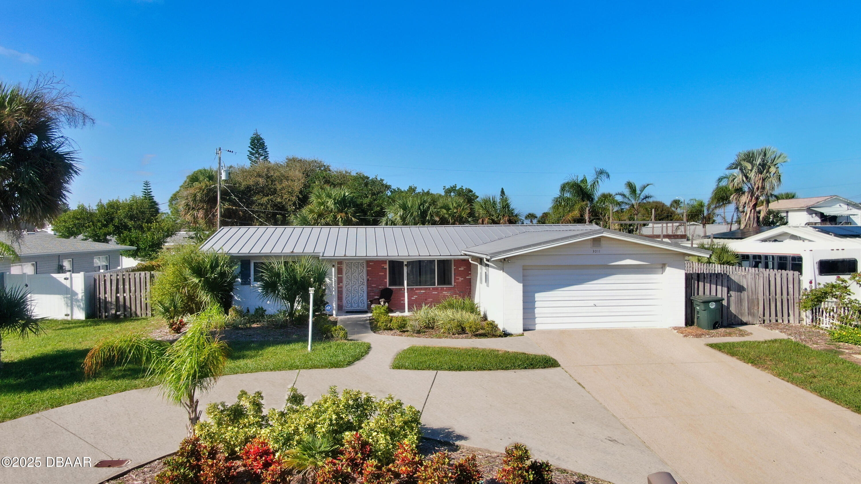 3011 N Oleander Avenue